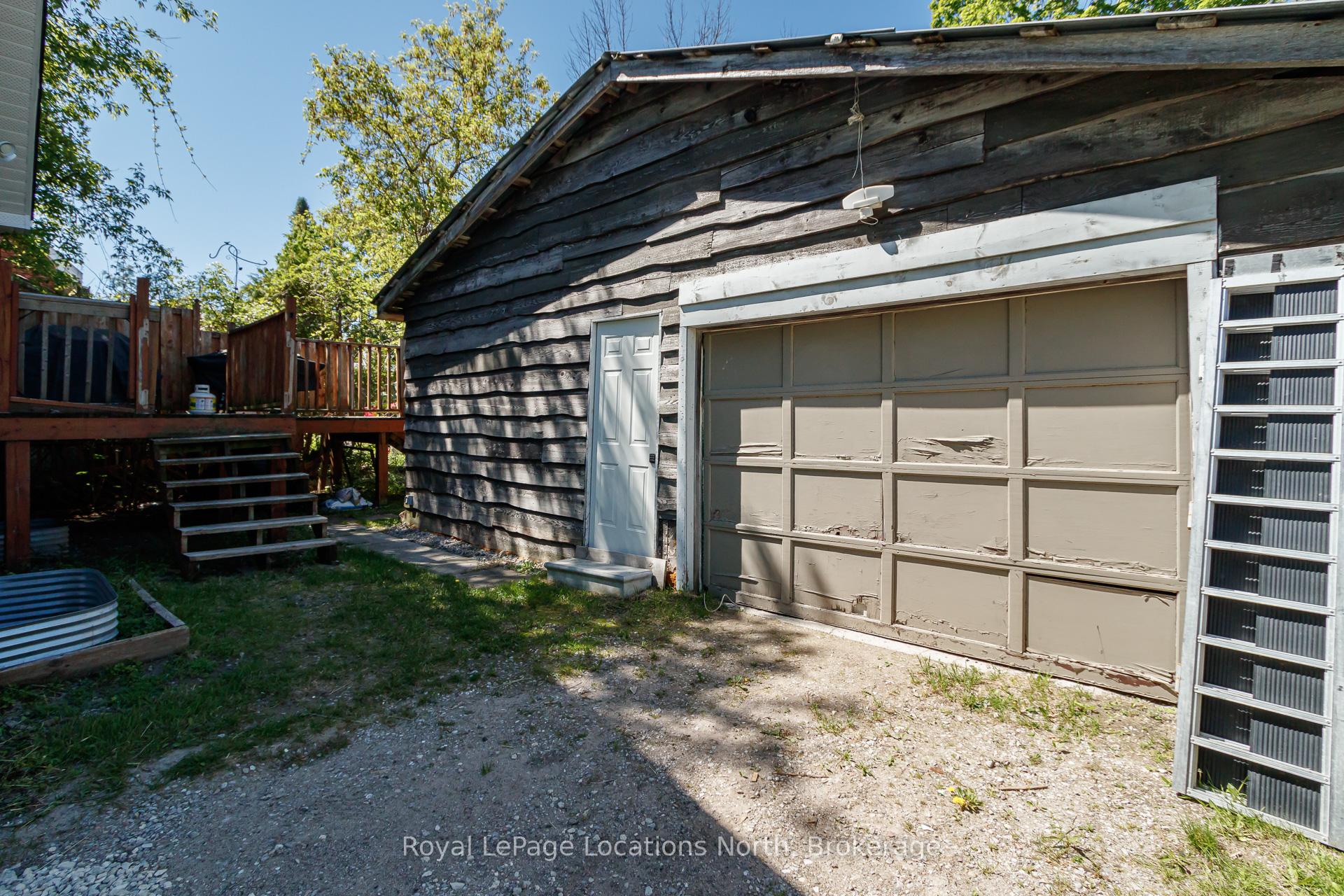 Photo 9 of 46 Fourth Street W, Midland — HOMEH