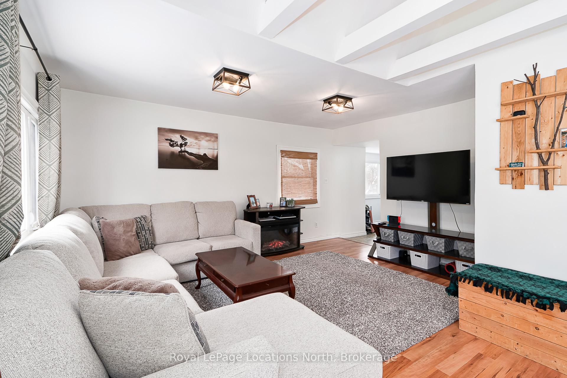 Photo 10 of 46 Fourth Street W, Midland — HOMEH
