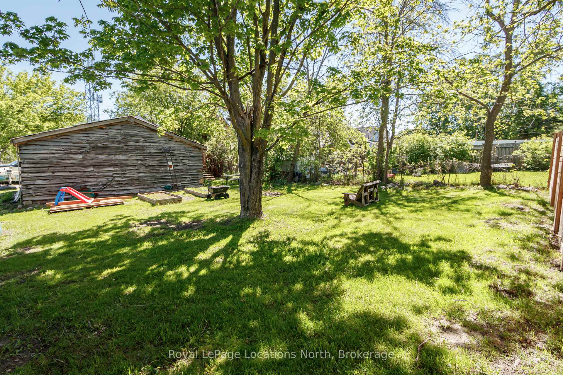 Photo 14 of 46 Fourth Street W, Midland — HOMEH