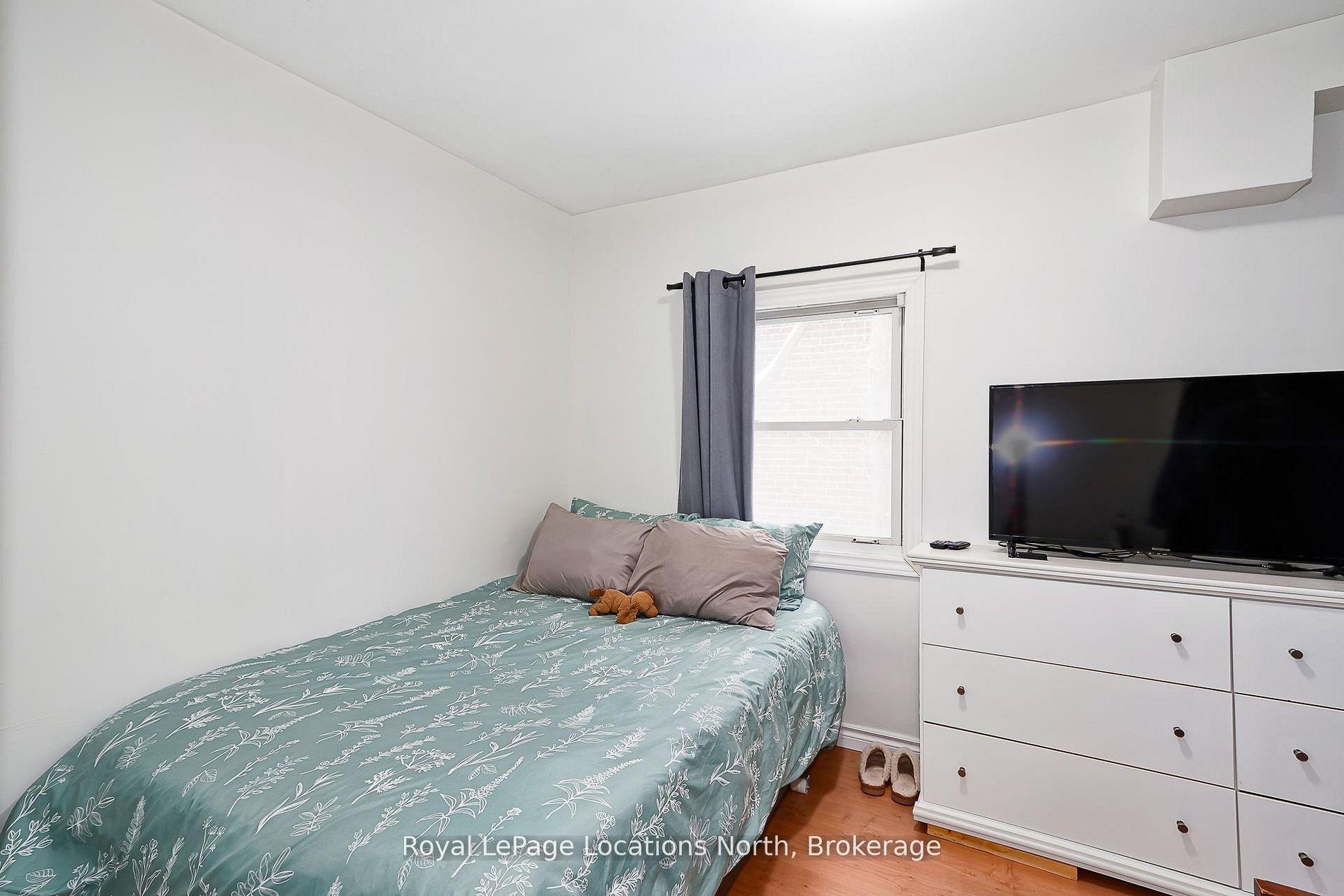 Photo 17 of 46 Fourth Street W, Midland — HOMEH