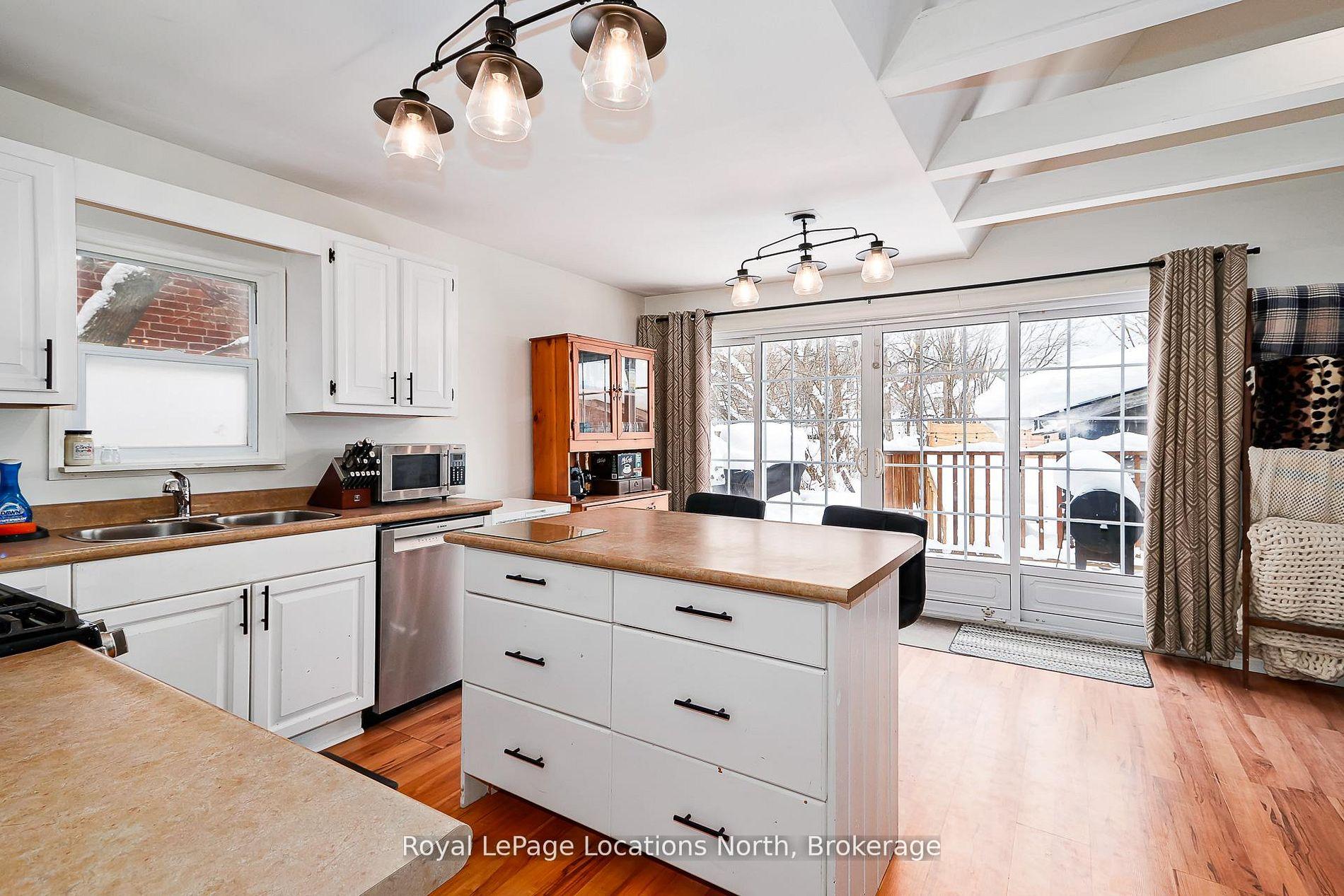 Photo 18 of 46 Fourth Street W, Midland — HOMEH