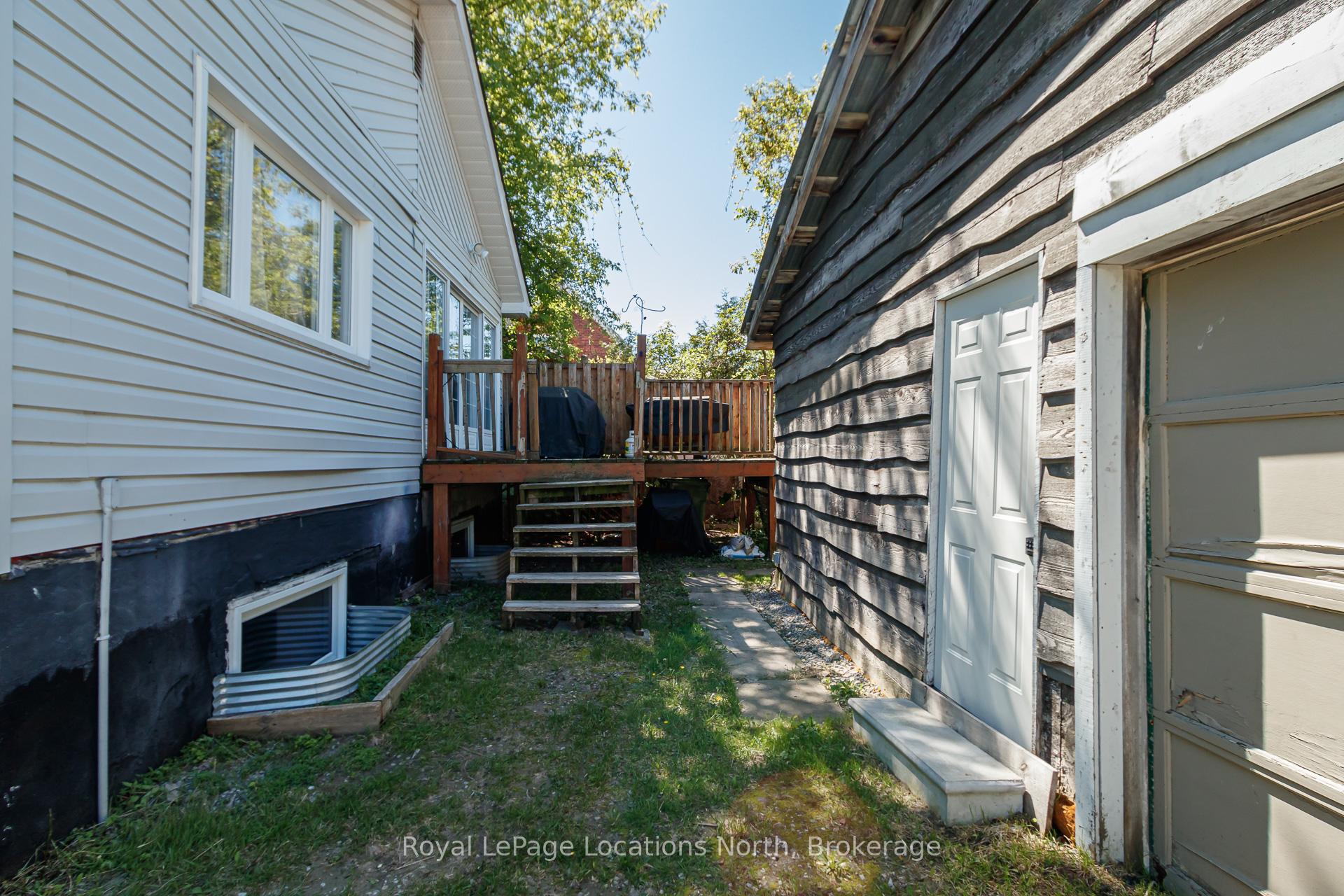 Photo 22 of 46 Fourth Street W, Midland — HOMEH