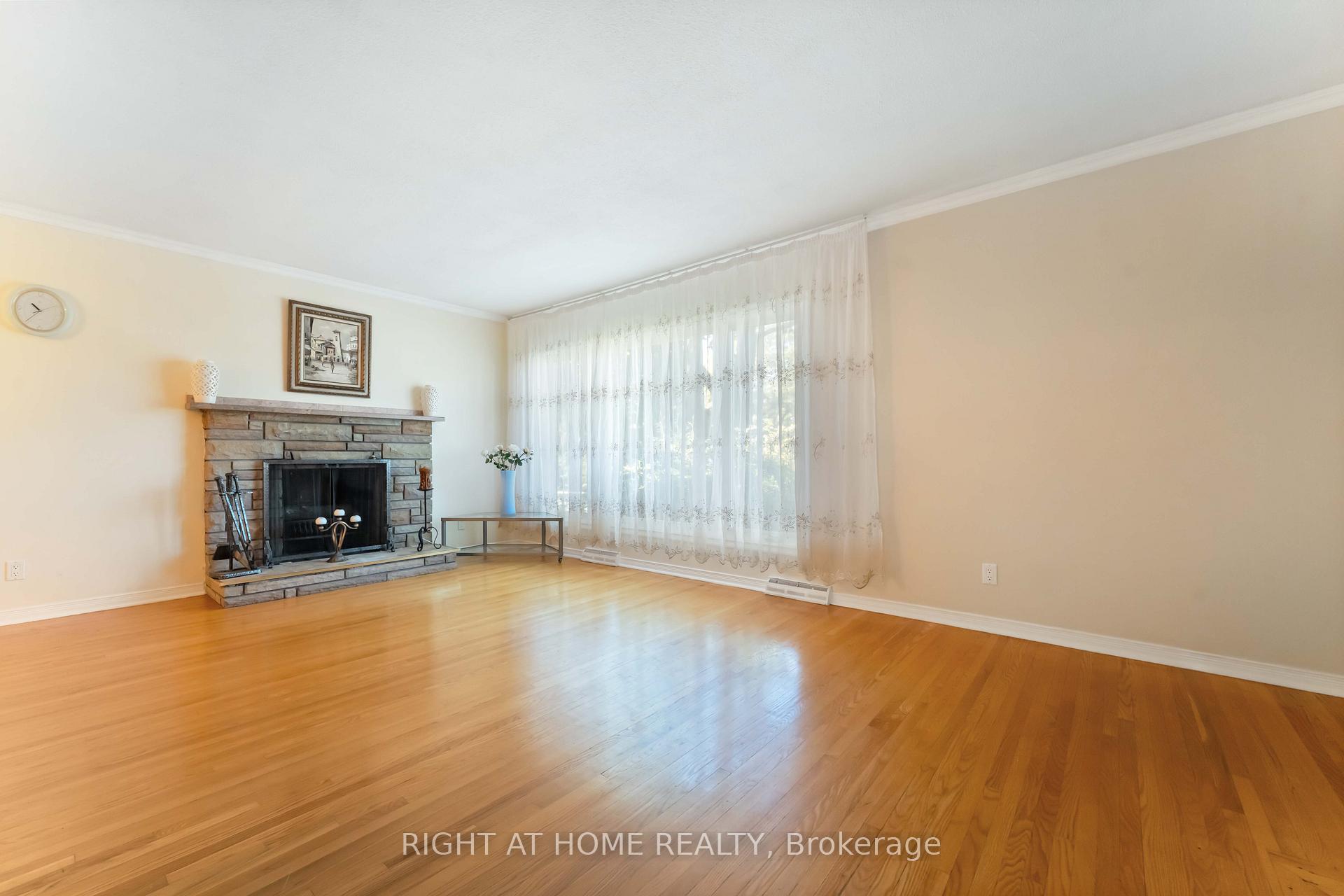 Photo 5 of 2221 Circle Place, Ottawa, Elmvale Acres/Urbandale — HOMEH