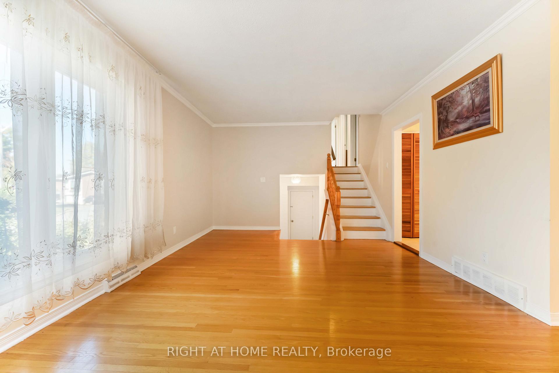 Photo 6 of 2221 Circle Place, Ottawa, Elmvale Acres/Urbandale — HOMEH