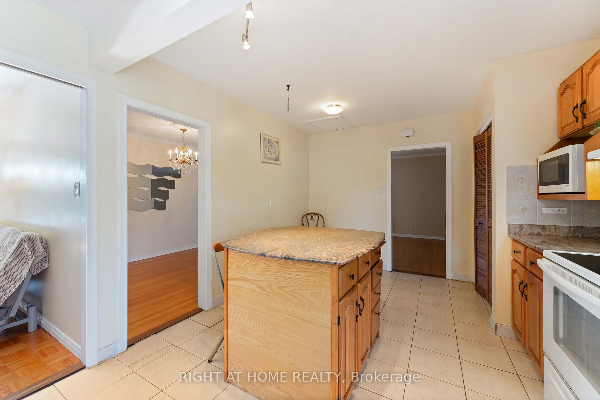 Photo 10 of 2221 Circle Place, Ottawa, Elmvale Acres/Urbandale — HOMEH