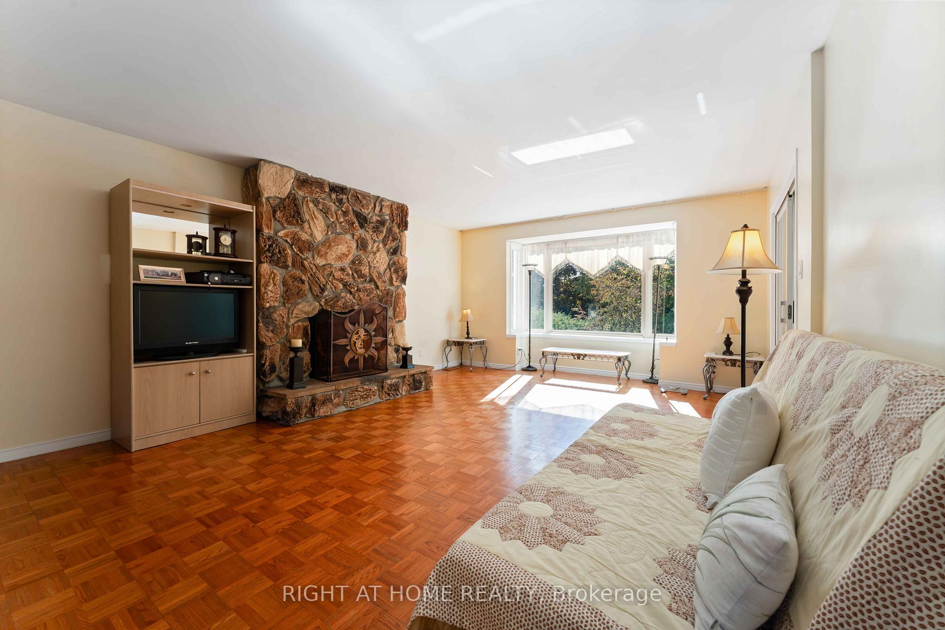 Photo 14 of 2221 Circle Place, Ottawa, Elmvale Acres/Urbandale — HOMEH