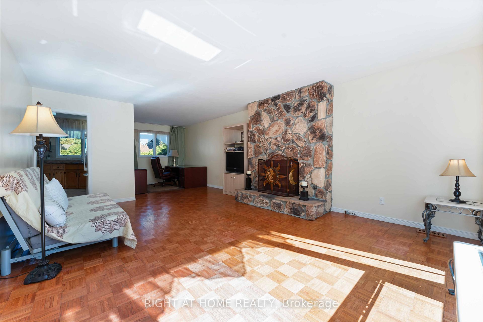 Photo 16 of 2221 Circle Place, Ottawa, Elmvale Acres/Urbandale — HOMEH