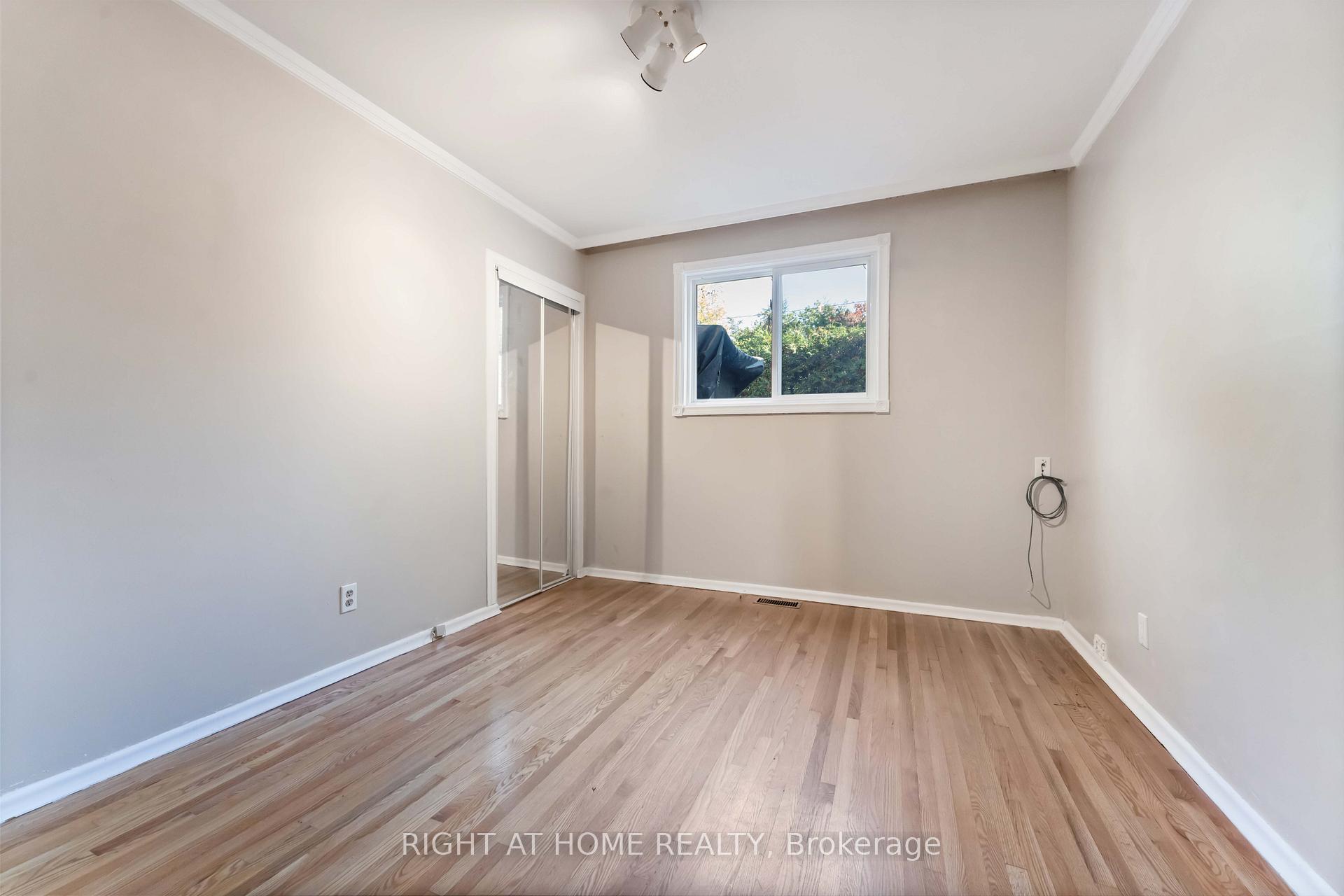 Photo 25 of 2221 Circle Place, Ottawa, Elmvale Acres/Urbandale — HOMEH