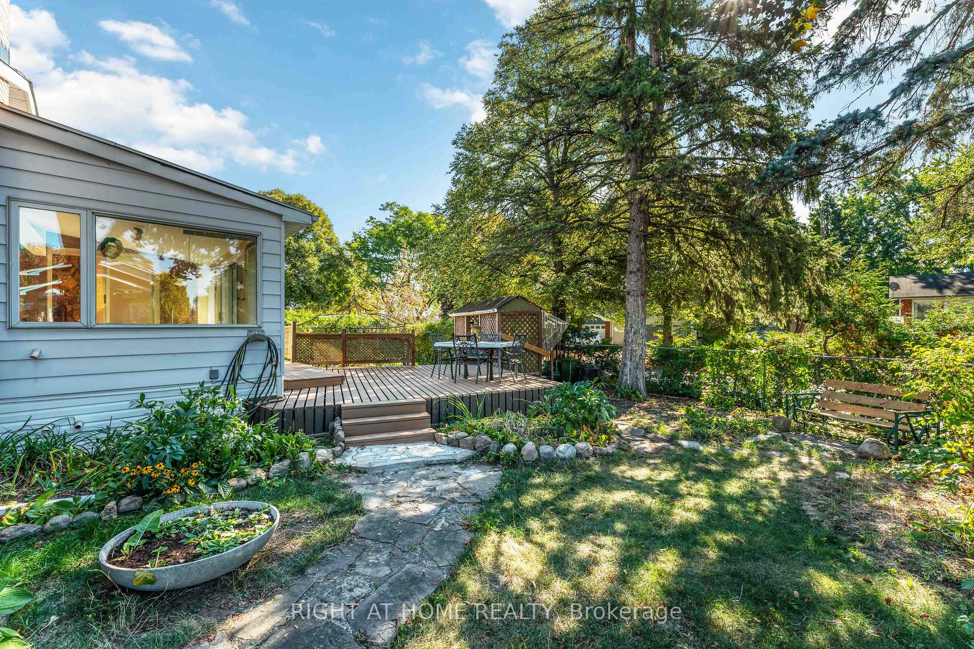 Photo 36 of 2221 Circle Place, Ottawa, Elmvale Acres/Urbandale — HOMEH