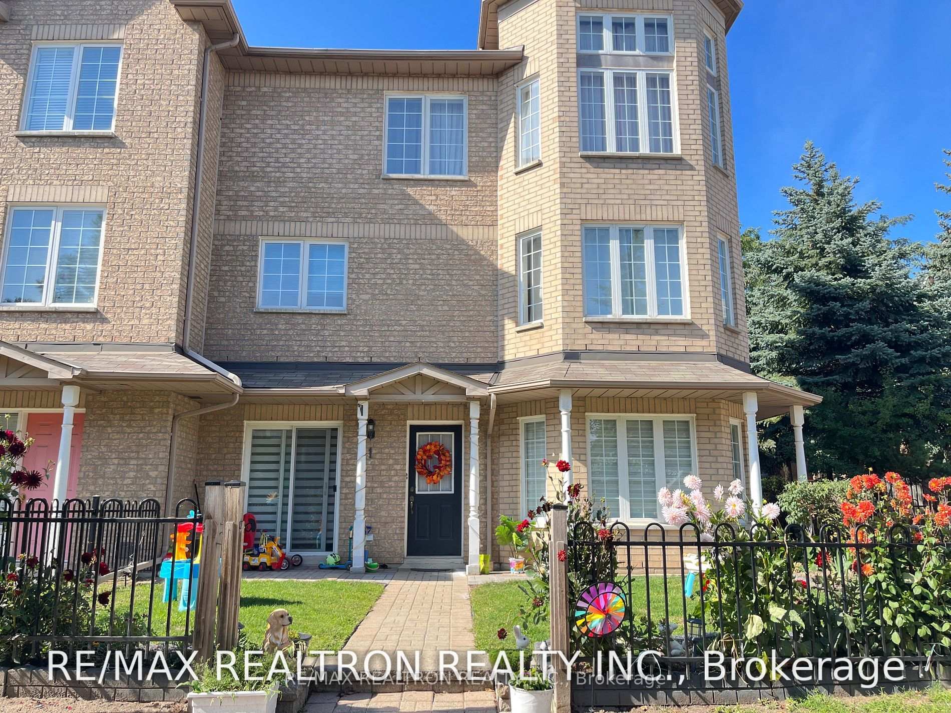 Photo 1 of Unit 1, 5 St Moritz Way, Markham, Unionville — HOMEH