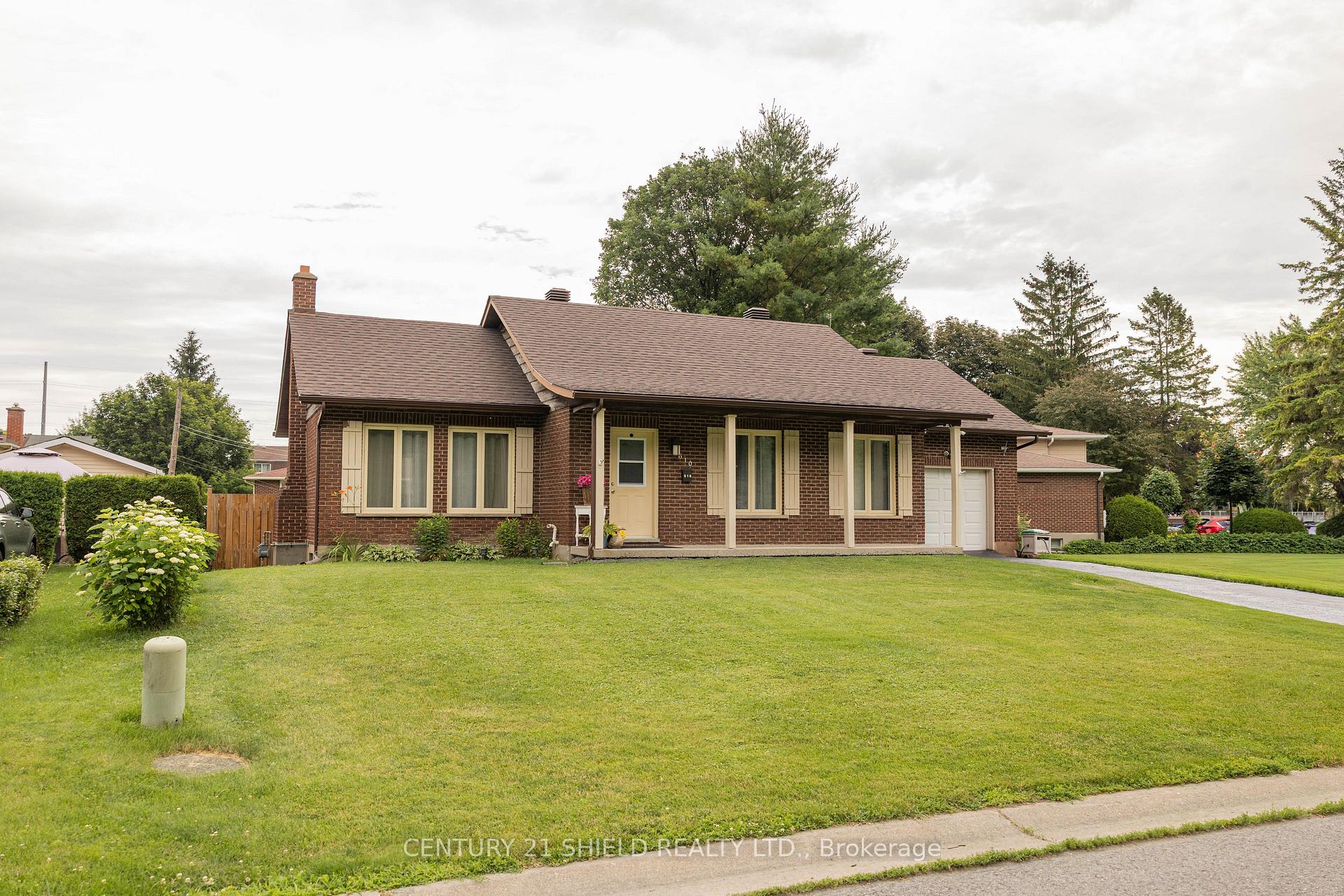 Photo 2 of 610 Dundas Crescent, Cornwall, Cornwall — HOMEH