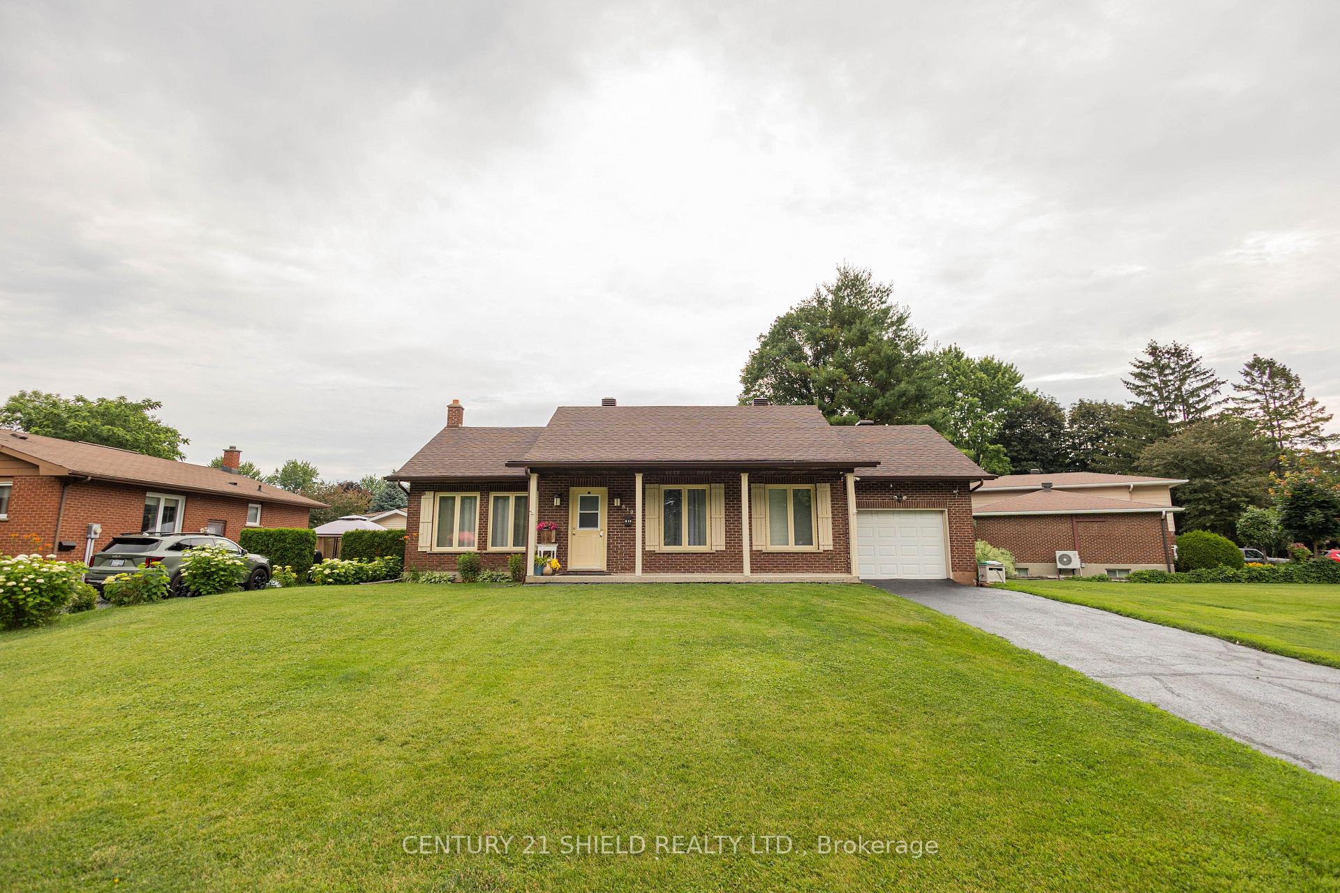 Photo 3 of 610 Dundas Crescent, Cornwall, Cornwall — HOMEH