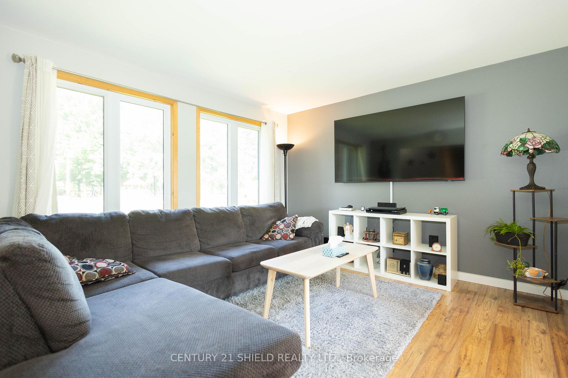 Photo 4 of 610 Dundas Crescent, Cornwall, Cornwall — HOMEH