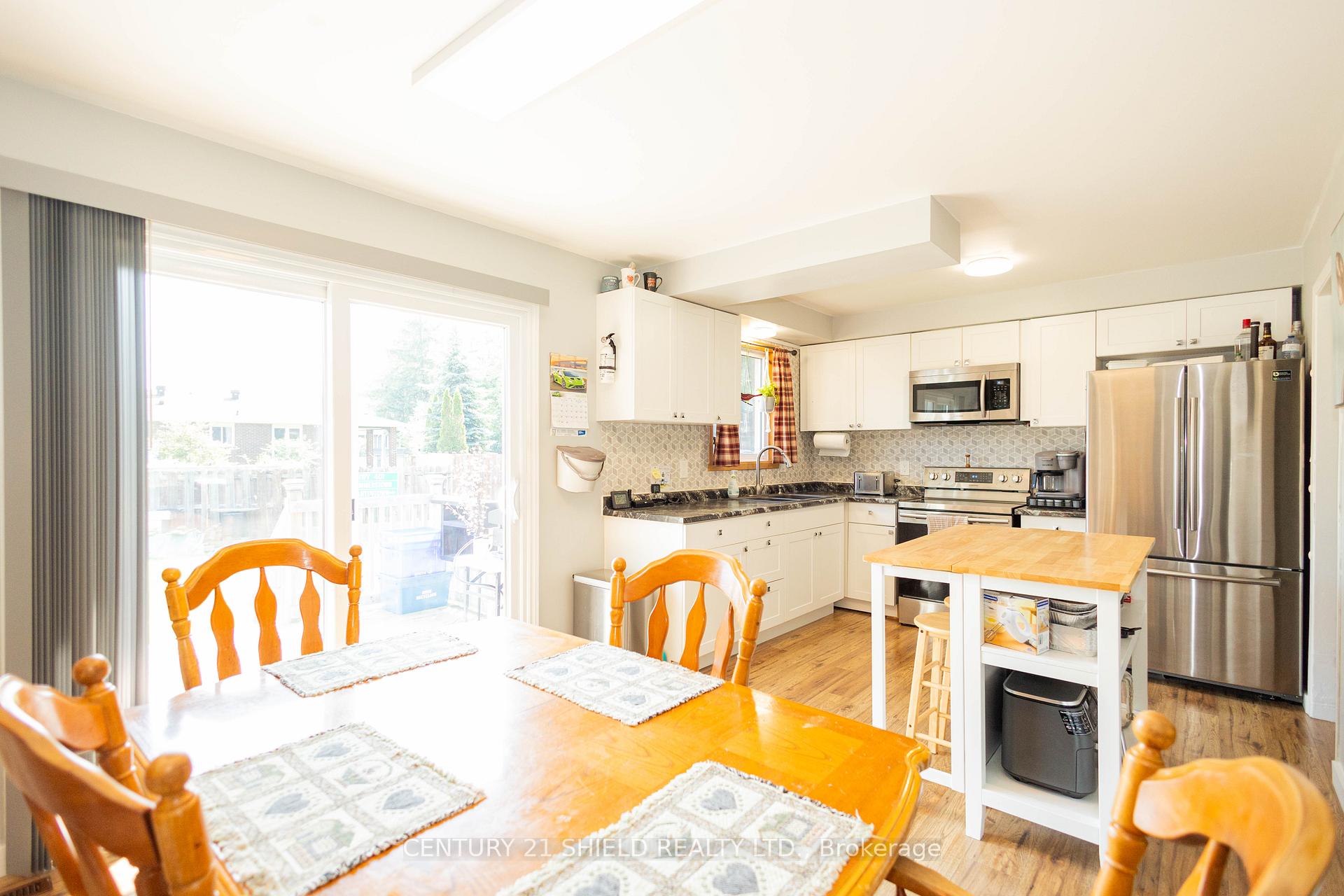 Photo 8 of 610 Dundas Crescent, Cornwall, Cornwall — HOMEH