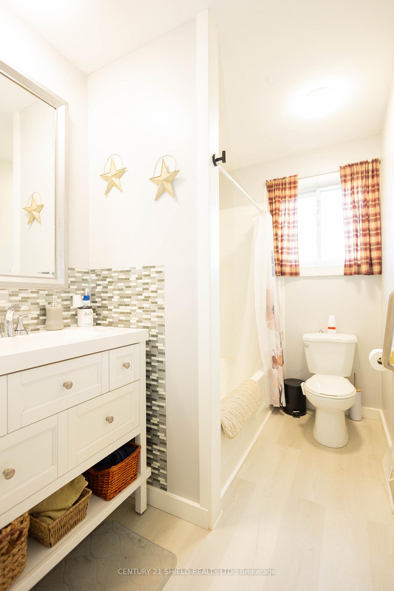 Photo 13 of 610 Dundas Crescent, Cornwall, Cornwall — HOMEH
