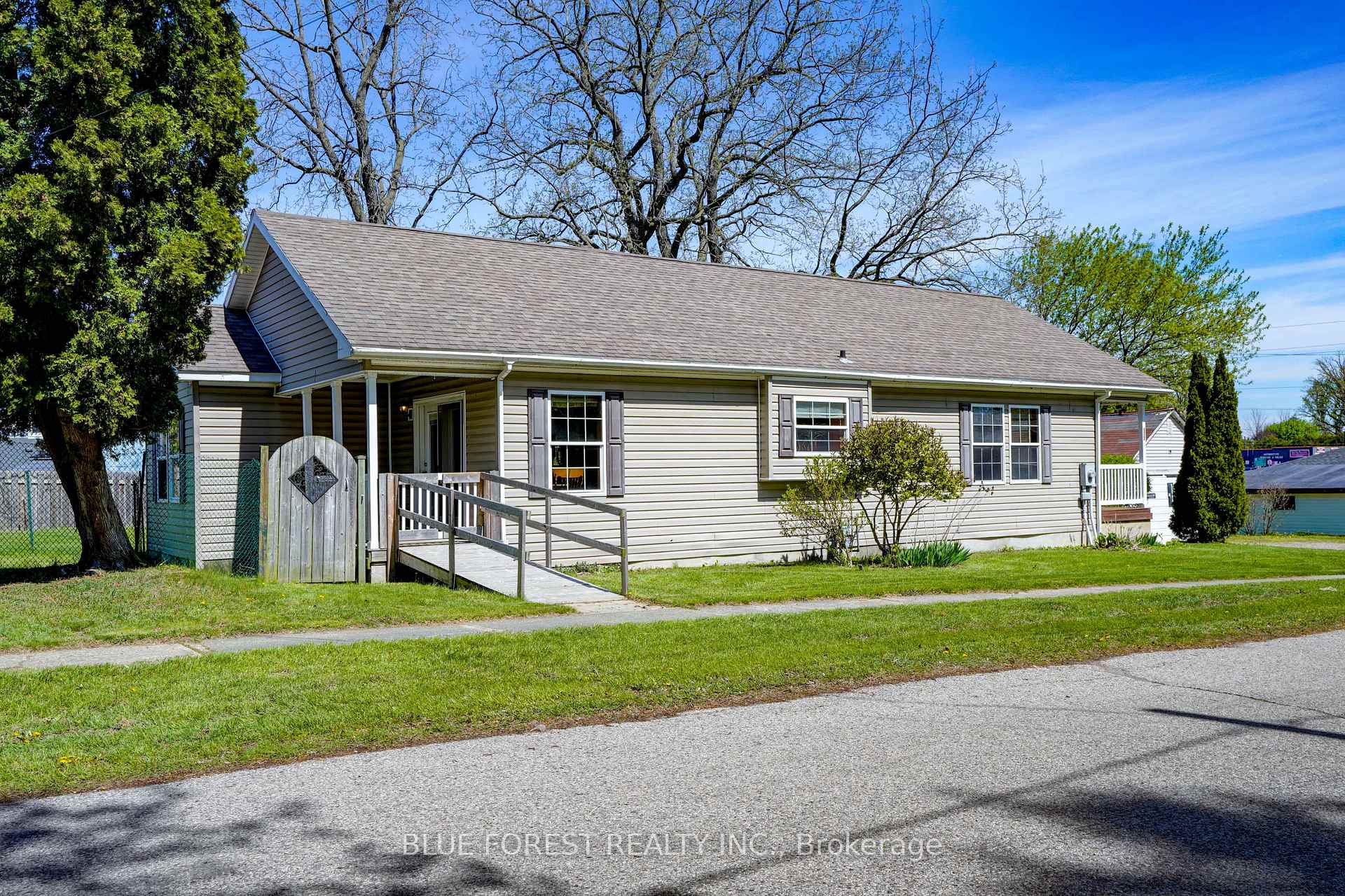 Photo 4 of 173 Harper Street, West Elgin, Rodney — HOMEH