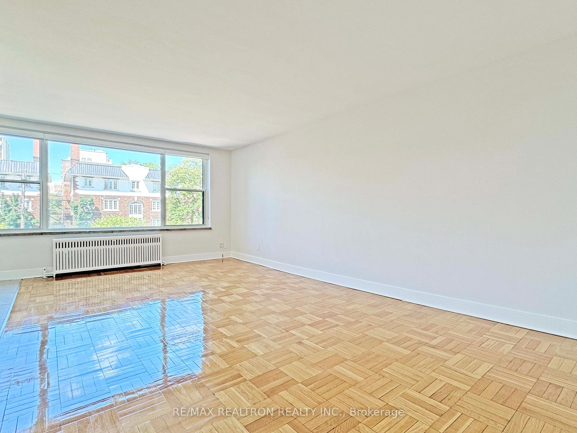 Photo 2 of Unit 204, 1545 Bathurst Street, Toronto, Forest Hill South — HOMEH