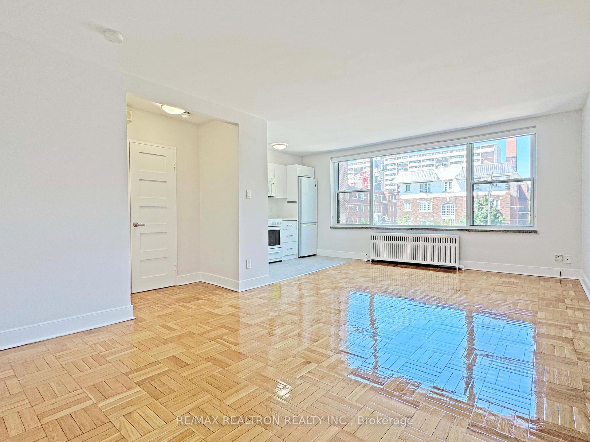 Photo 12 of Unit 204, 1545 Bathurst Street, Toronto, Forest Hill South — HOMEH
