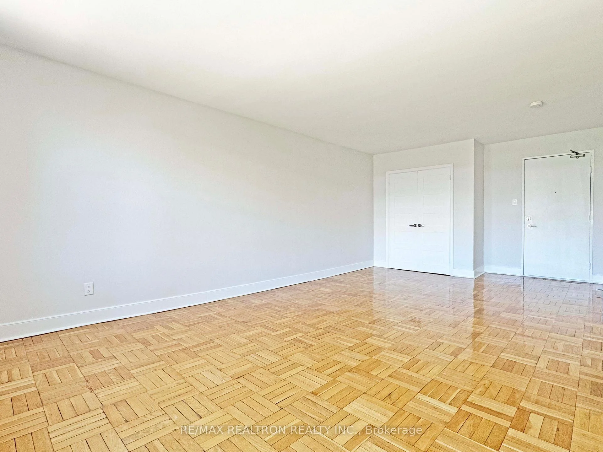 Photo 7 of Unit 204, 1545 Bathurst Street, Toronto, Forest Hill South — HOMEH