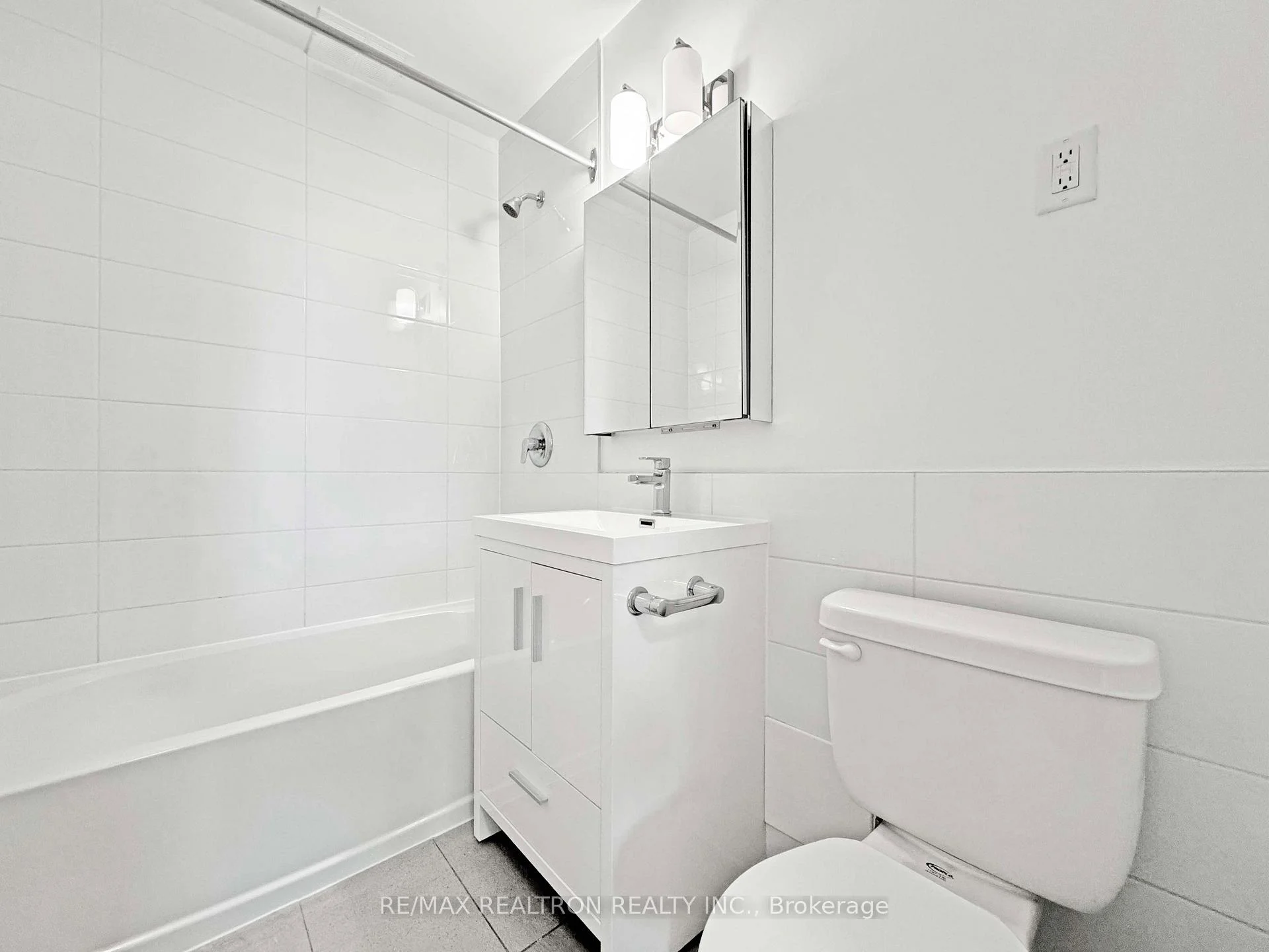 Photo 8 of Unit 204, 1545 Bathurst Street, Toronto, Forest Hill South — HOMEH