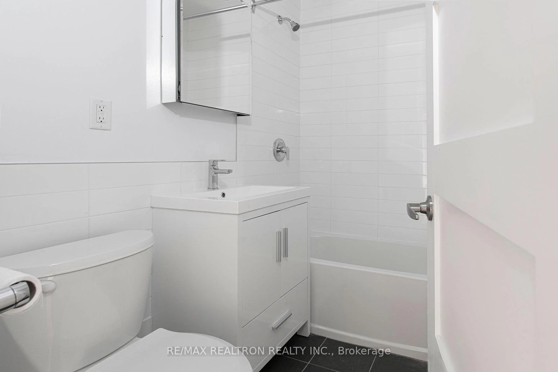 Photo 11 of Unit 204, 1545 Bathurst Street, Toronto, Forest Hill South — HOMEH