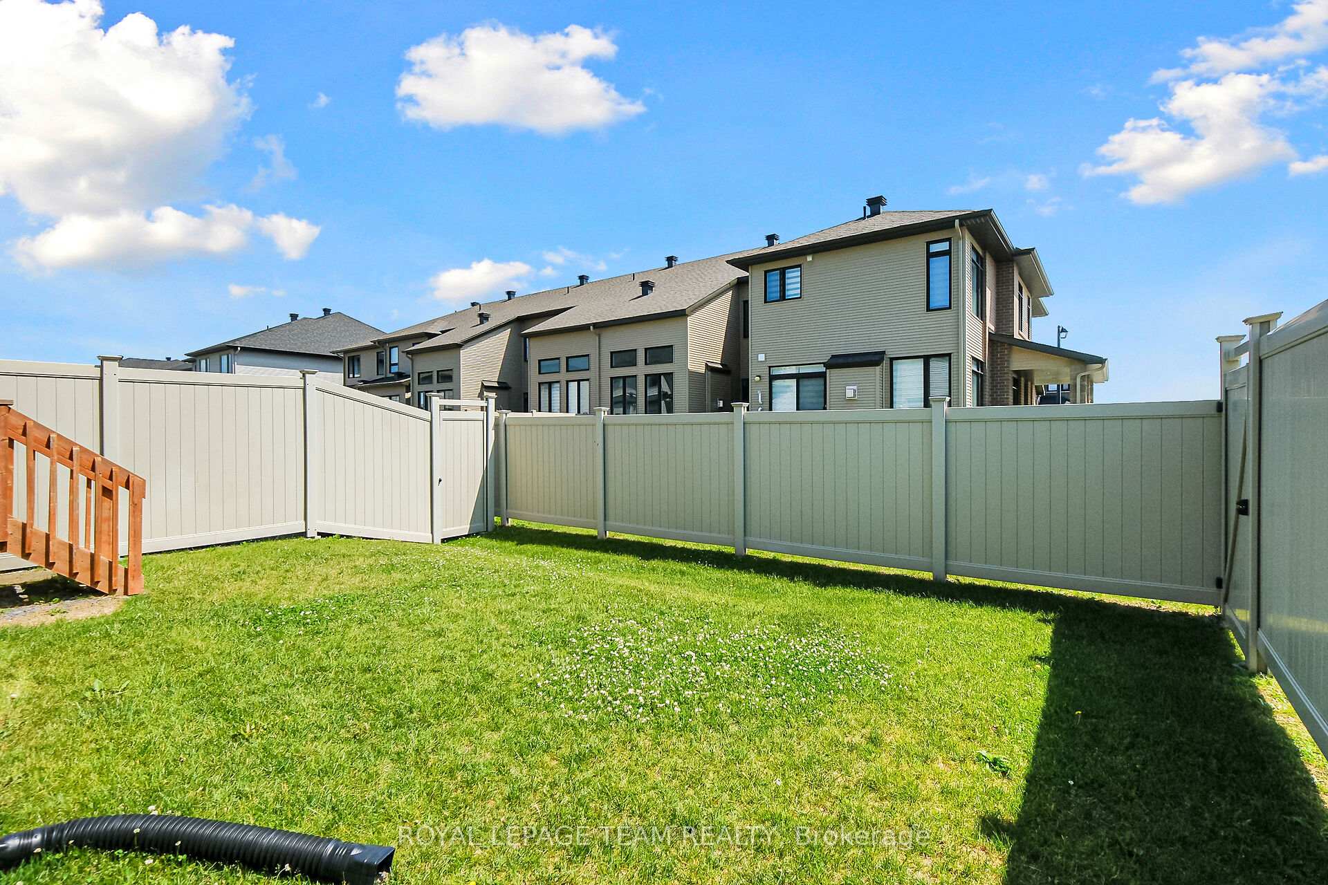 Photo 3 of 799 Cairn Crescent, Ottawa, Mer Bleue/Bradley Estates/Anderson Park — HOMEH