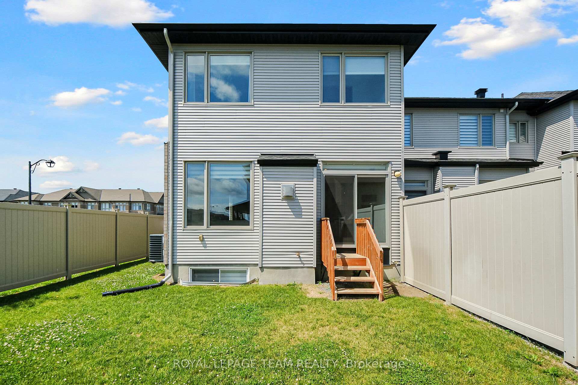 Photo 4 of 799 Cairn Crescent, Ottawa, Mer Bleue/Bradley Estates/Anderson Park — HOMEH