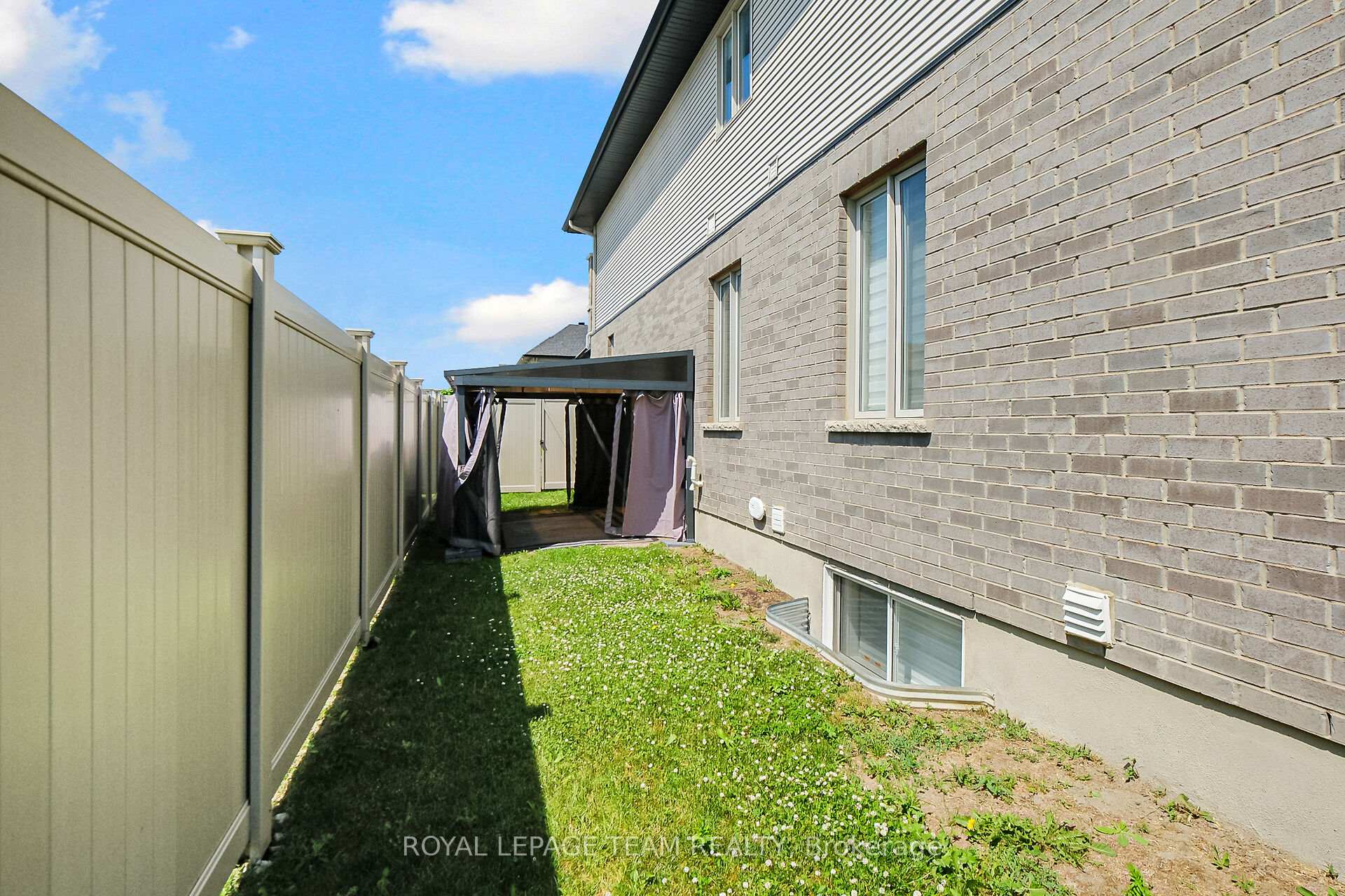 Photo 5 of 799 Cairn Crescent, Ottawa, Mer Bleue/Bradley Estates/Anderson Park — HOMEH