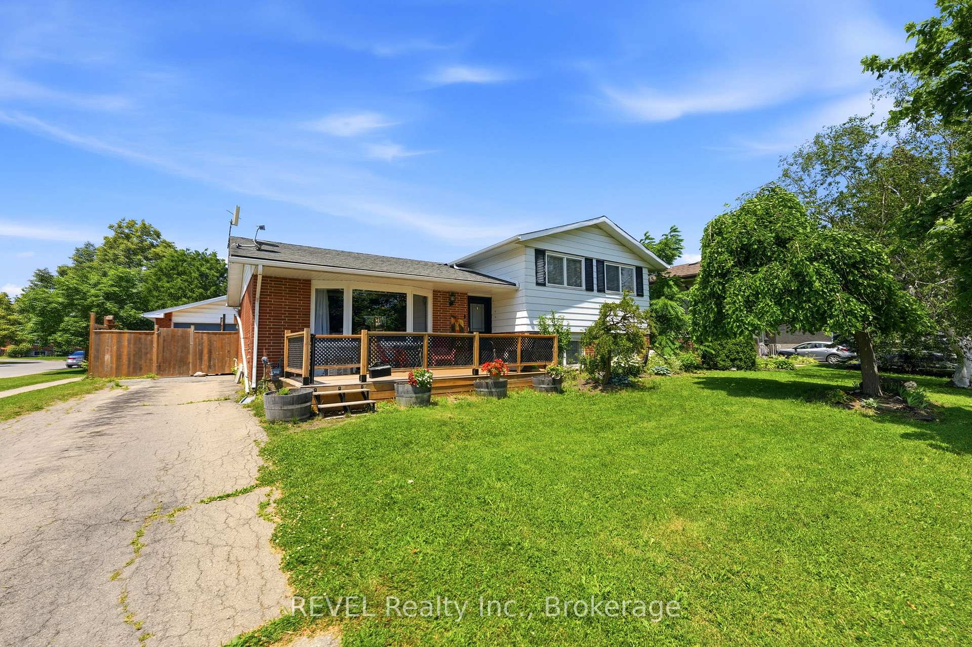 Photo 44 of 1 Idylwood Road, Welland, N. Welland — HOMEH