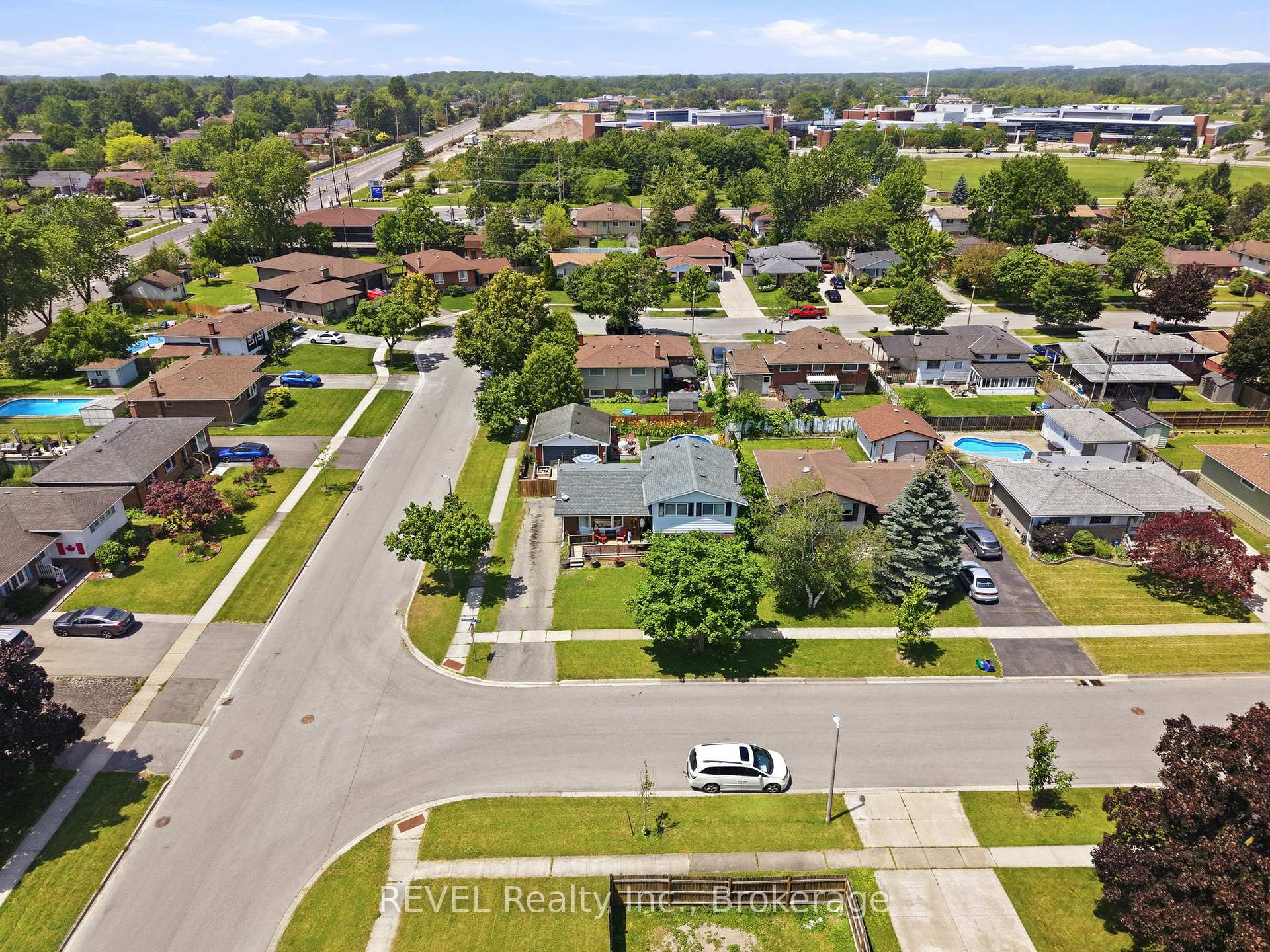 Photo 50 of 1 Idylwood Road, Welland, N. Welland — HOMEH