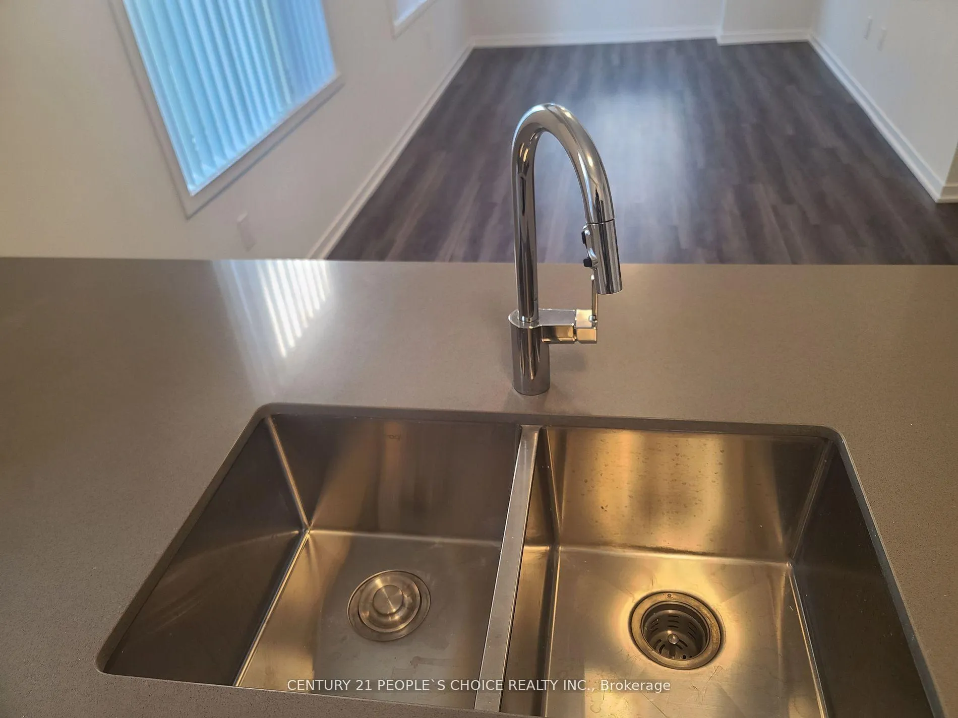 Photo 2 of Unit 183, 151 Honeycrisp Crescent, Vaughan, Vaughan Corporate Centre — HOMEH