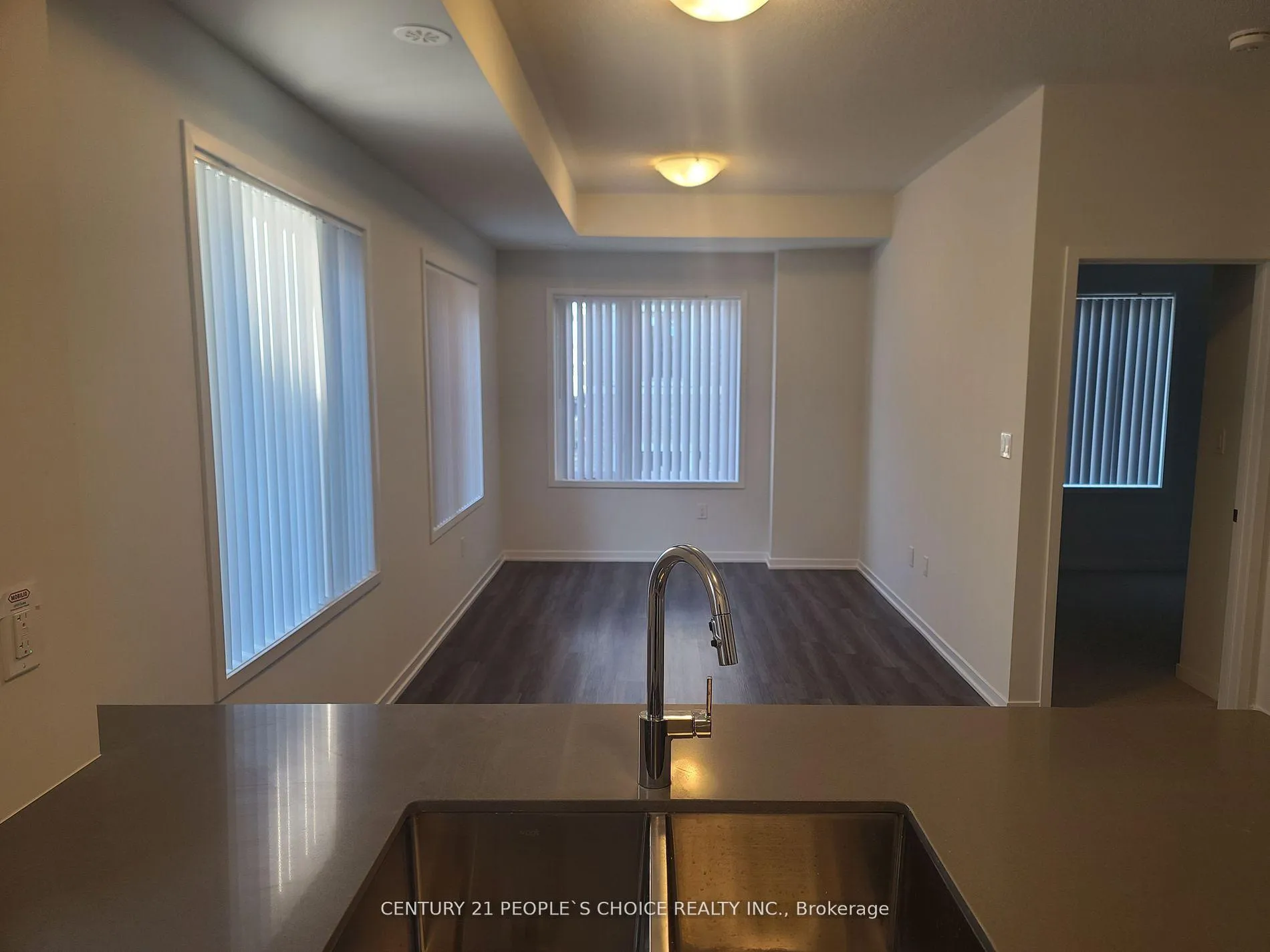 Photo 3 of Unit 183, 151 Honeycrisp Crescent, Vaughan, Vaughan Corporate Centre — HOMEH