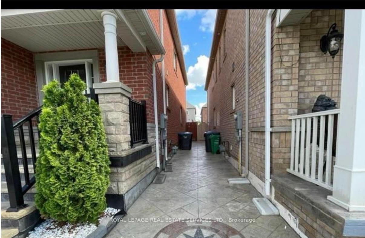 Photo 2 of Unit ( lower level ), 16 Napoleon Crescent, Brampton, Bram East — HOMEH