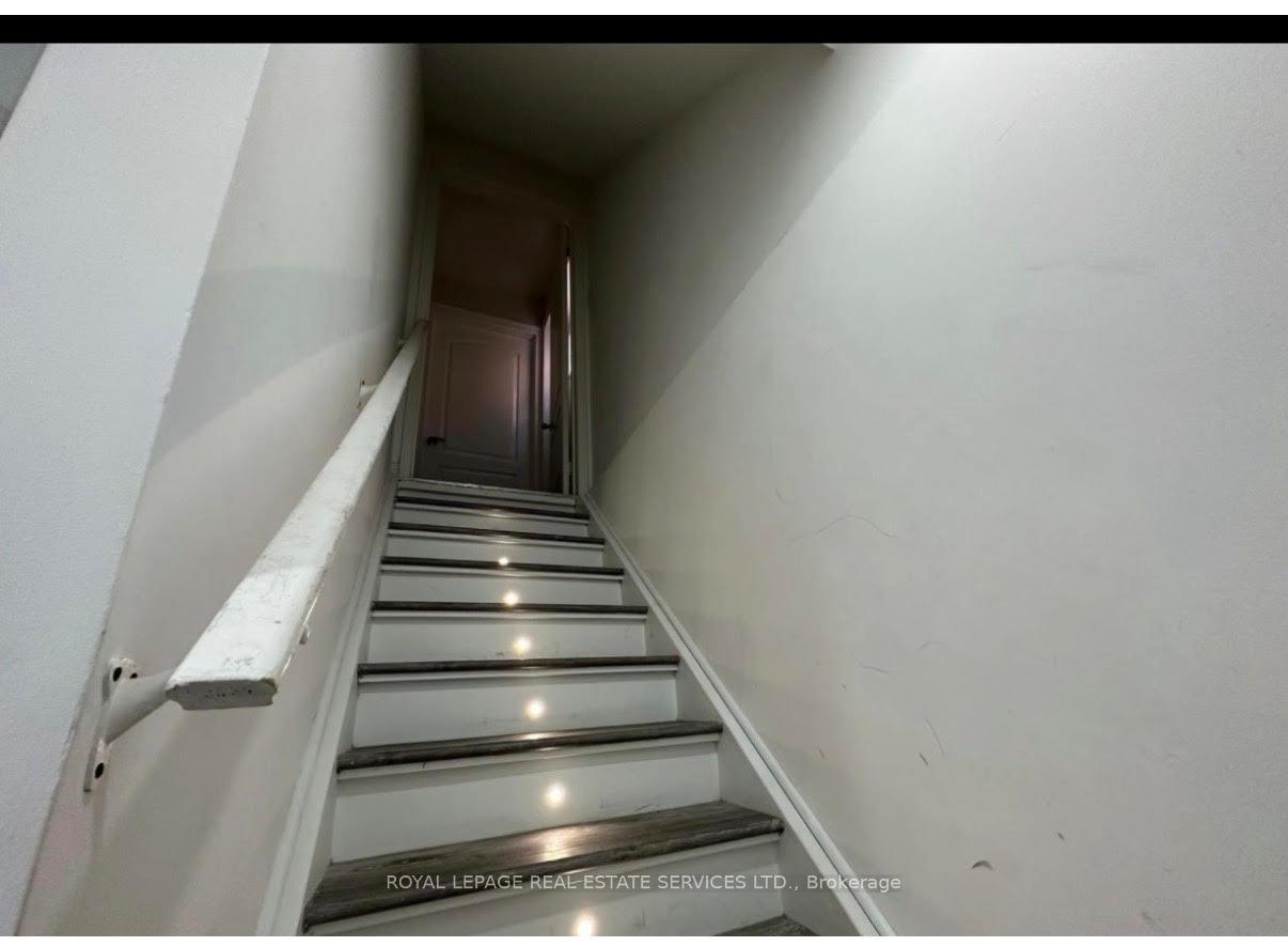 Photo 3 of Unit ( lower level ), 16 Napoleon Crescent, Brampton, Bram East — HOMEH