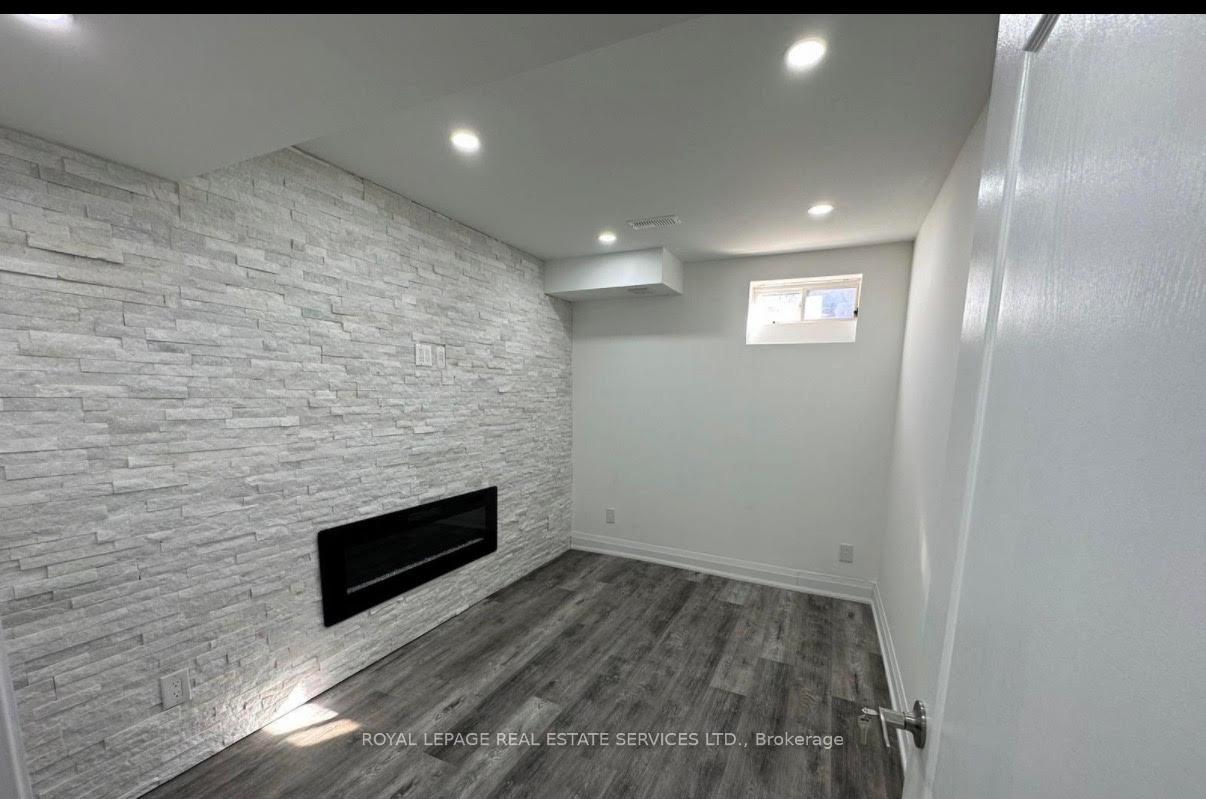 Photo 5 of Unit ( lower level ), 16 Napoleon Crescent, Brampton, Bram East — HOMEH