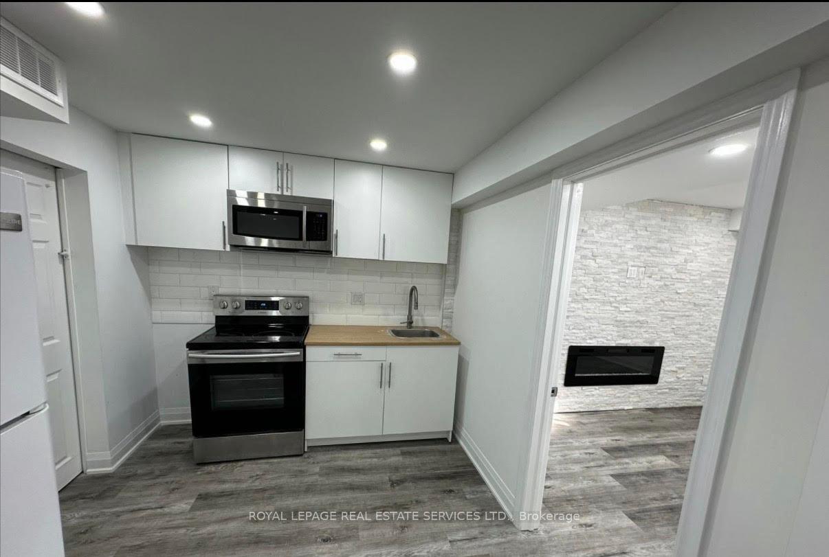 Photo 6 of Unit ( lower level ), 16 Napoleon Crescent, Brampton, Bram East — HOMEH