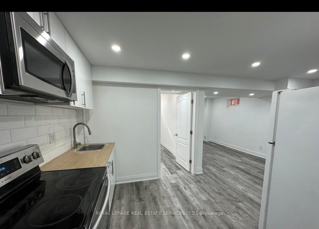 Photo 8 of Unit ( lower level ), 16 Napoleon Crescent, Brampton, Bram East — HOMEH
