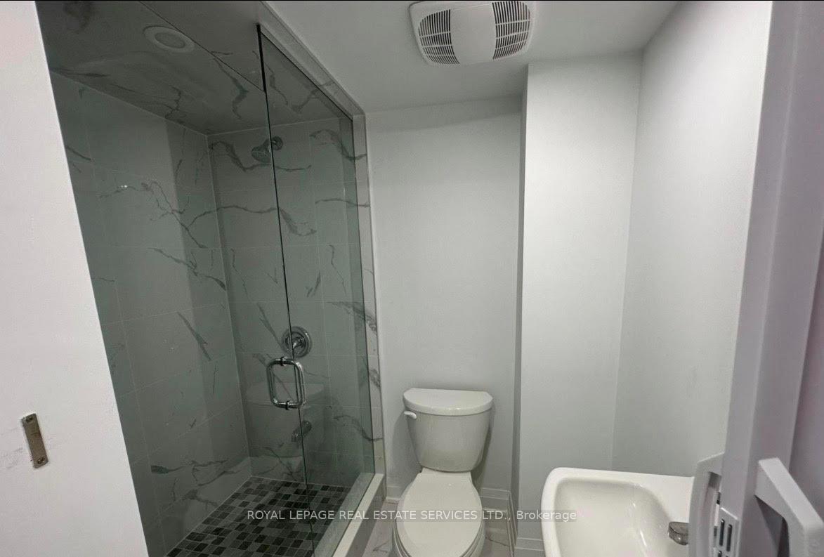 Photo 10 of Unit ( lower level ), 16 Napoleon Crescent, Brampton, Bram East — HOMEH