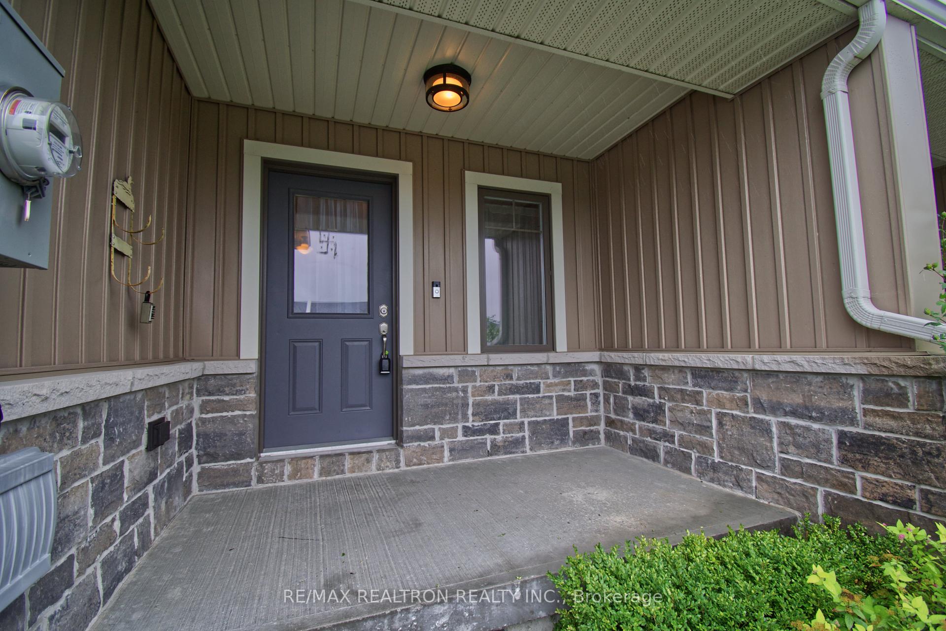 Photo 5 of 35 Cobblestone Street, Belleville, Belleville Ward — HOMEH