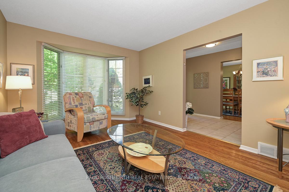 Photo 5 of 10 Cosburn Avenue, Ottawa, Arlington Woods — HOMEH