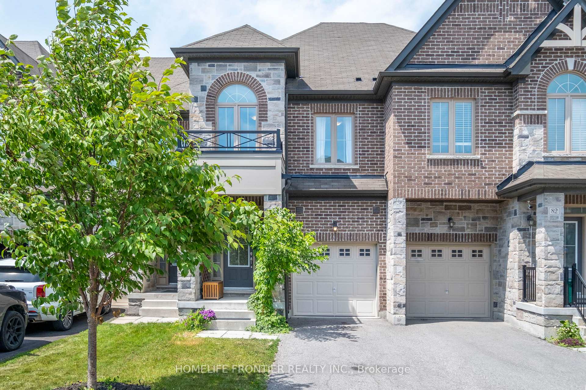 Photo 2 of 80 Walter Proctor Road, East Gwillimbury, Sharon — HOMEH