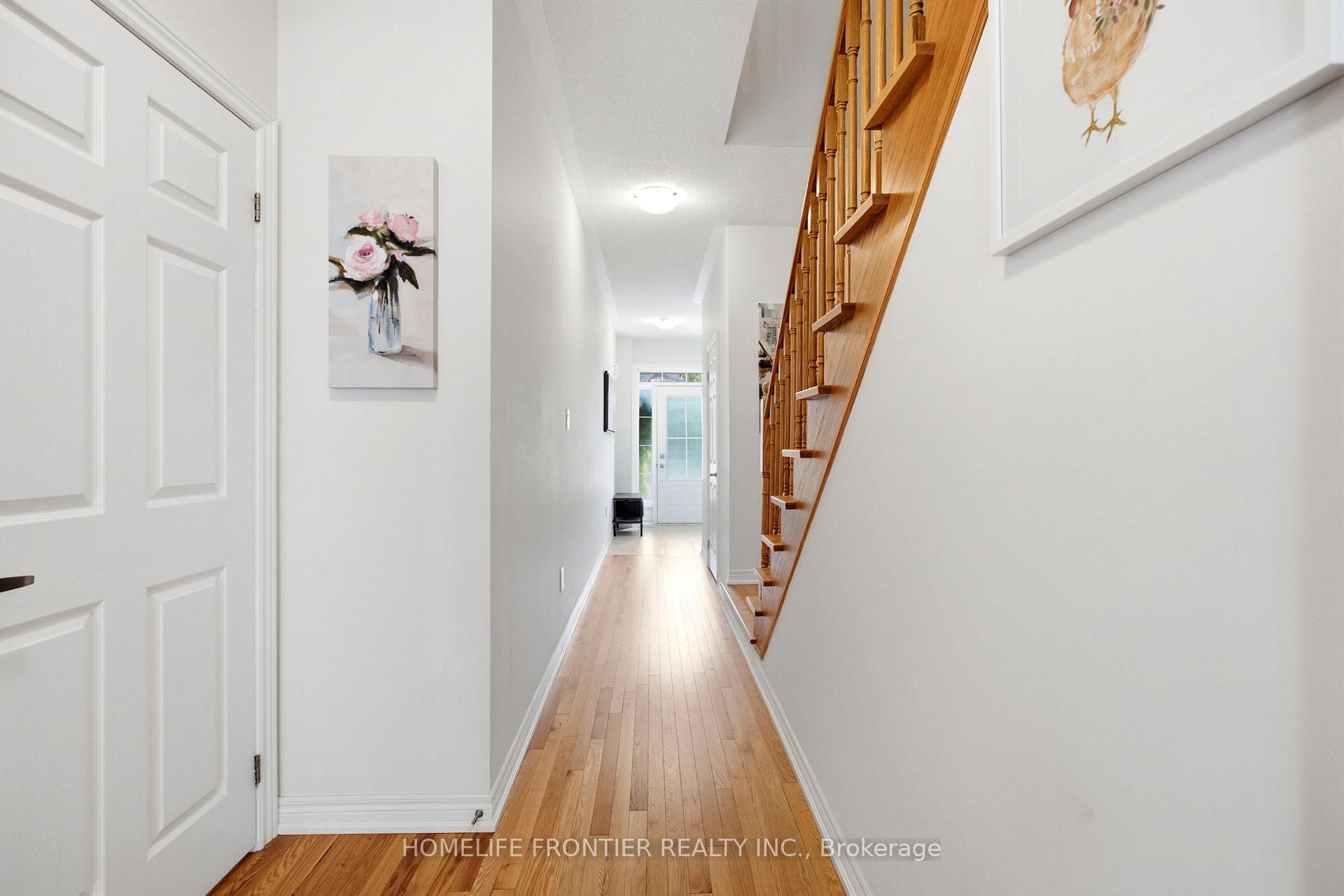 Photo 5 of 80 Walter Proctor Road, East Gwillimbury, Sharon — HOMEH