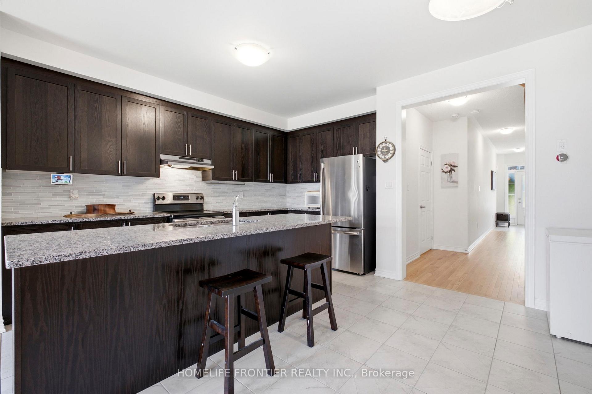 Photo 7 of 80 Walter Proctor Road, East Gwillimbury, Sharon — HOMEH