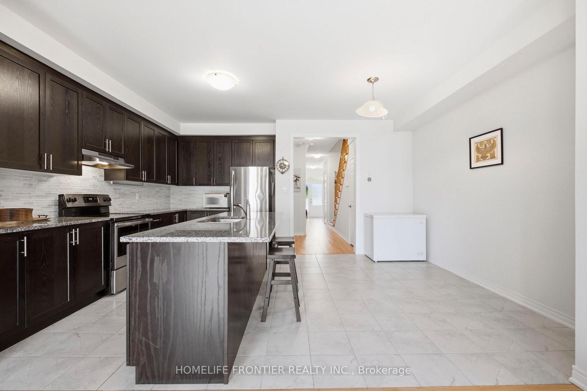 Photo 9 of 80 Walter Proctor Road, East Gwillimbury, Sharon — HOMEH