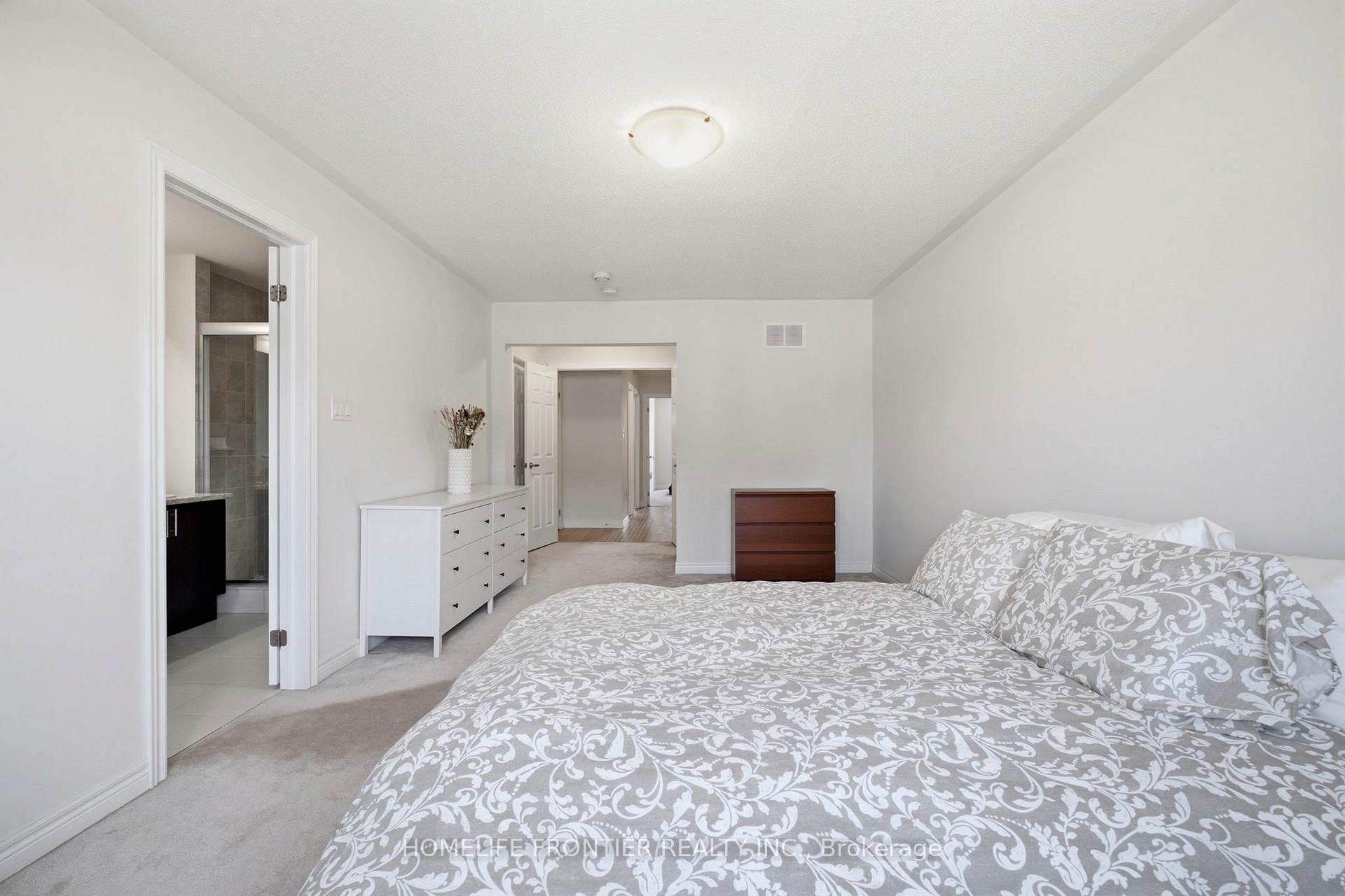 Photo 17 of 80 Walter Proctor Road, East Gwillimbury, Sharon — HOMEH