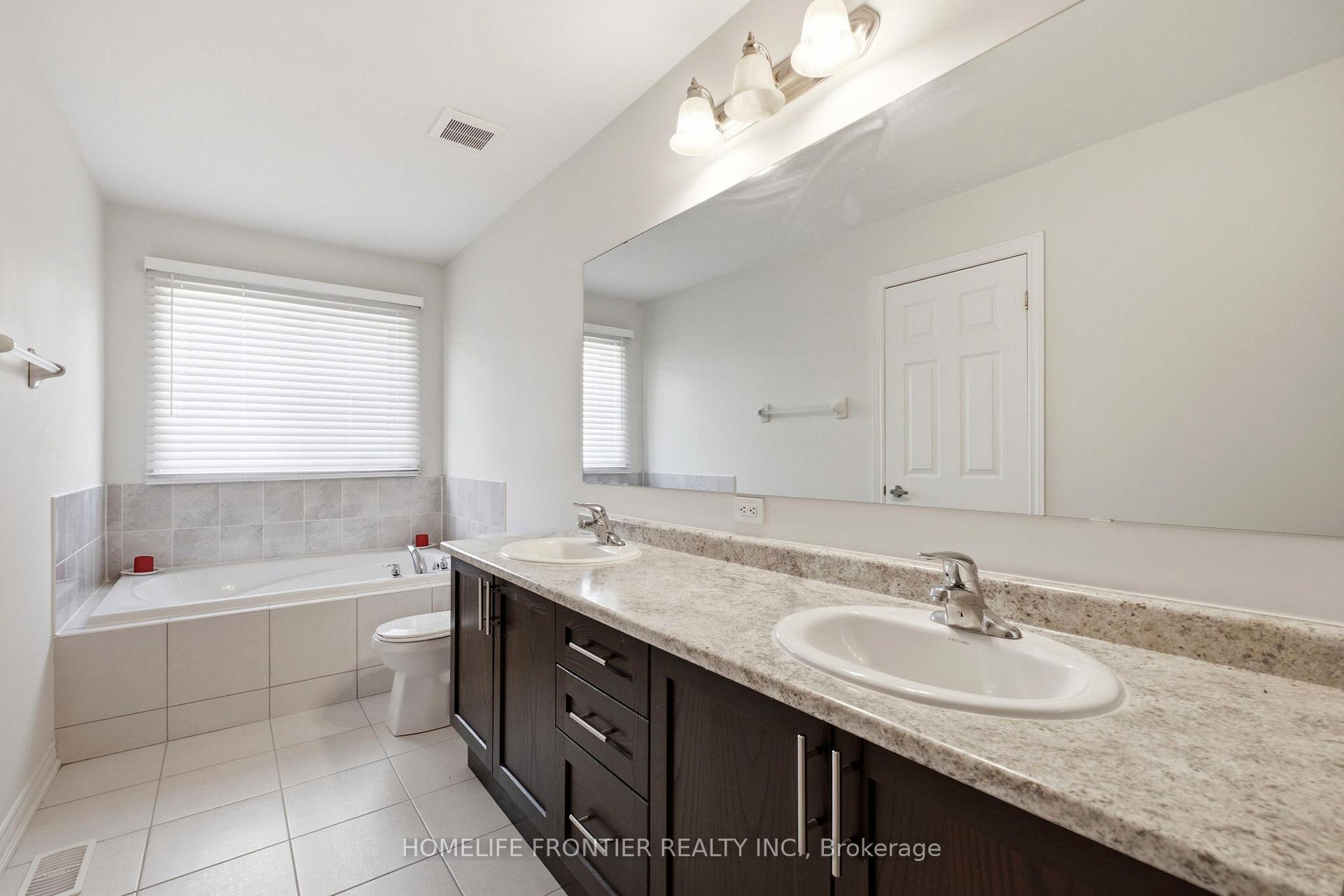 Photo 20 of 80 Walter Proctor Road, East Gwillimbury, Sharon — HOMEH