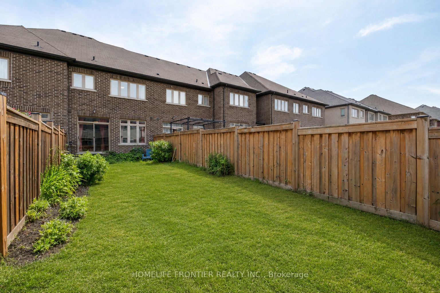 Photo 23 of 80 Walter Proctor Road, East Gwillimbury, Sharon — HOMEH