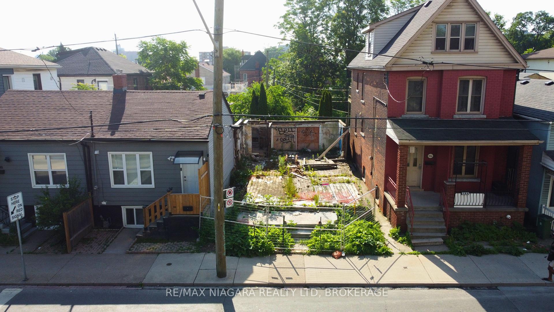 Photo of 186 John Street N