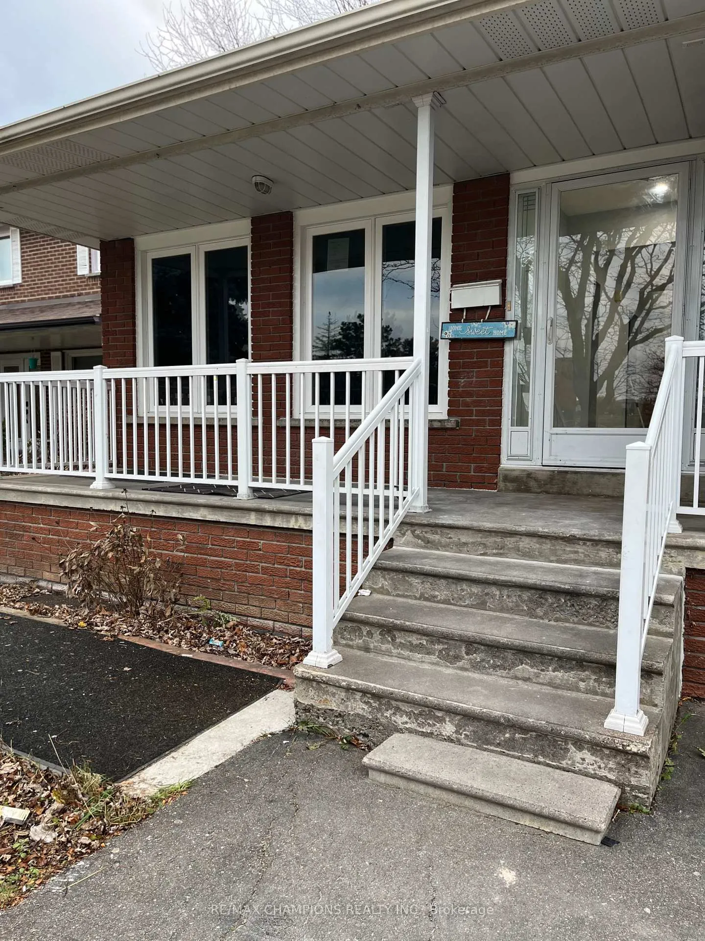Photo 4 of 249 Centre Street N, Brampton, Brampton North — HOMEH