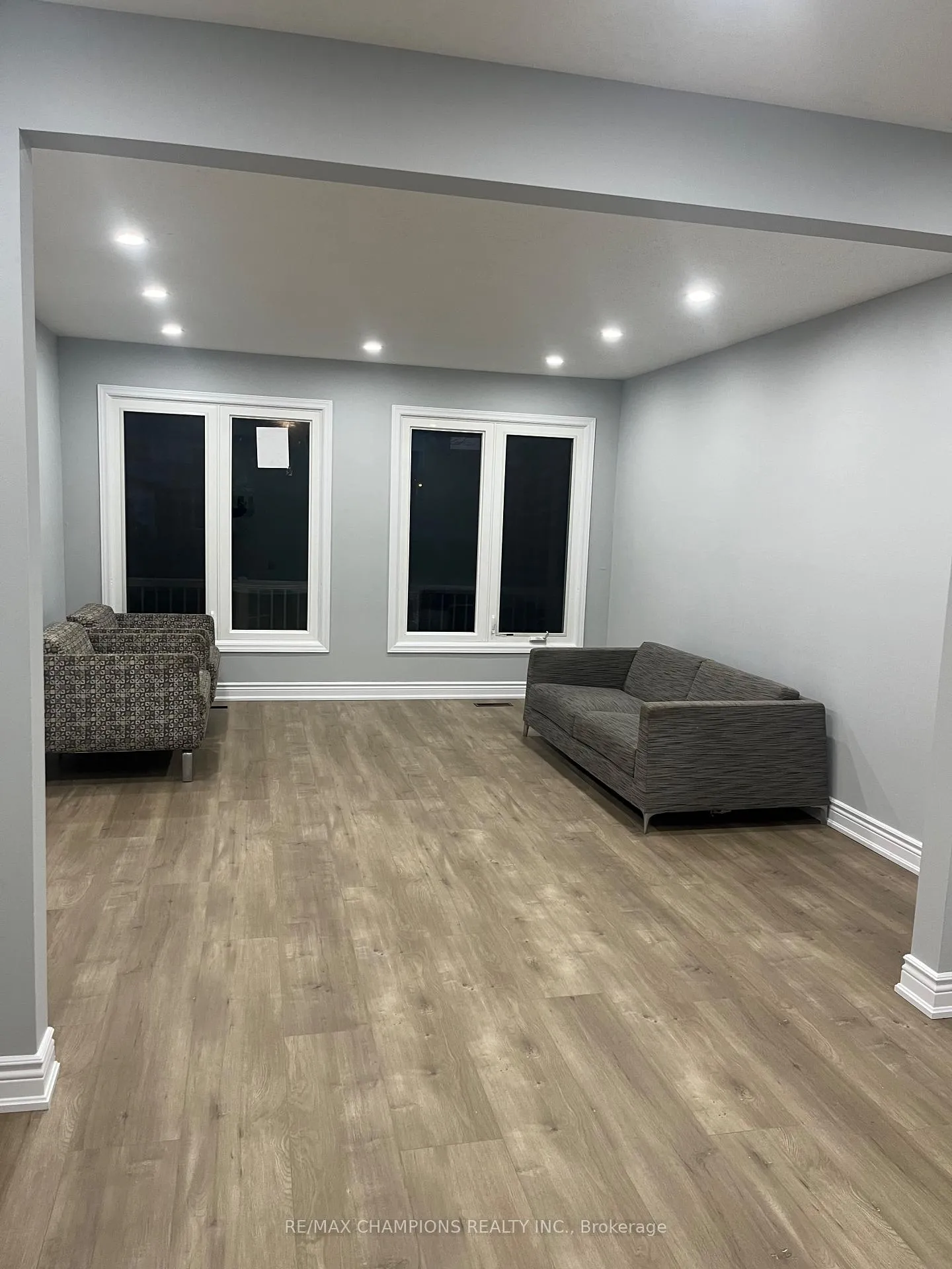 Photo 8 of 249 Centre Street N, Brampton, Brampton North — HOMEH
